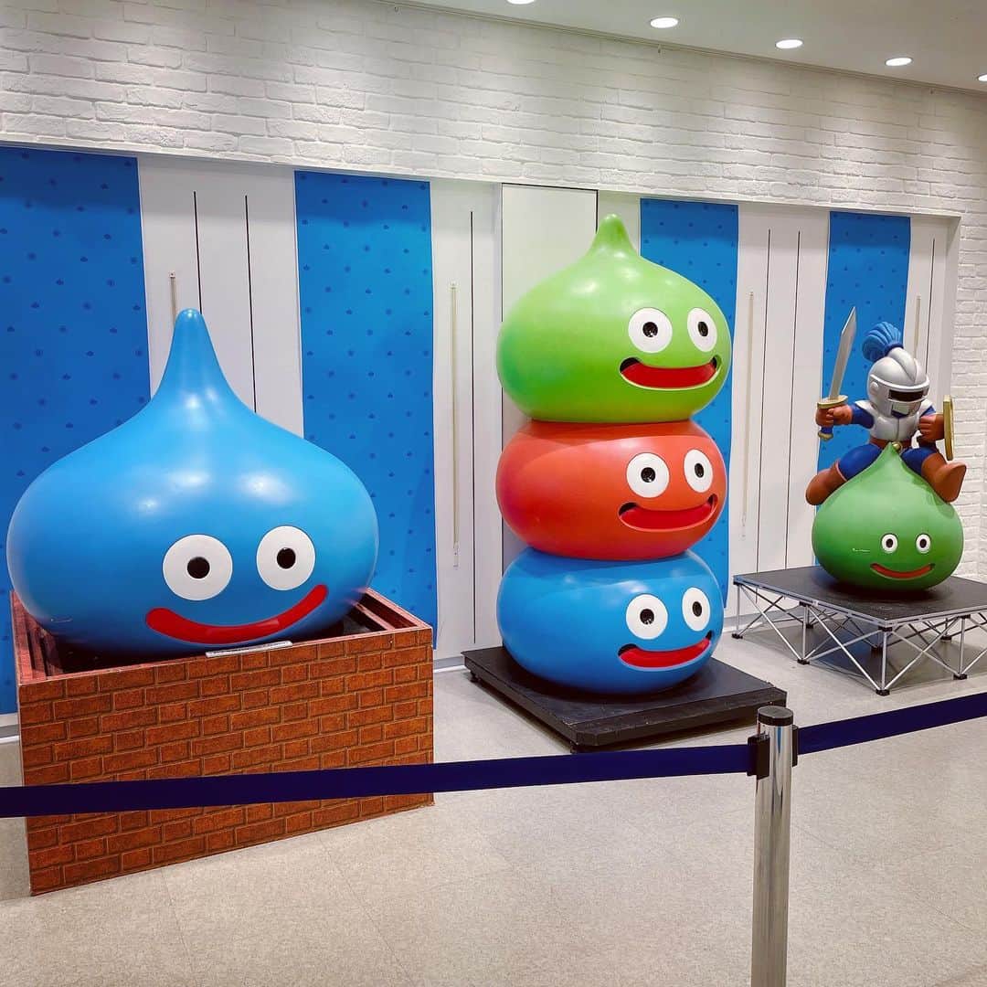 花咲来夢さんのインスタグラム写真 - (花咲来夢Instagram)「新宿マルイアネックス6階でやってるドラクエキャラバン✨ ドラクエグッズいっぱい売ってた！  こういう、大きなフィギュアを見るとなんかテンションあがるよね🤩🤩」1月11日 20時04分 - raimu_charlotte