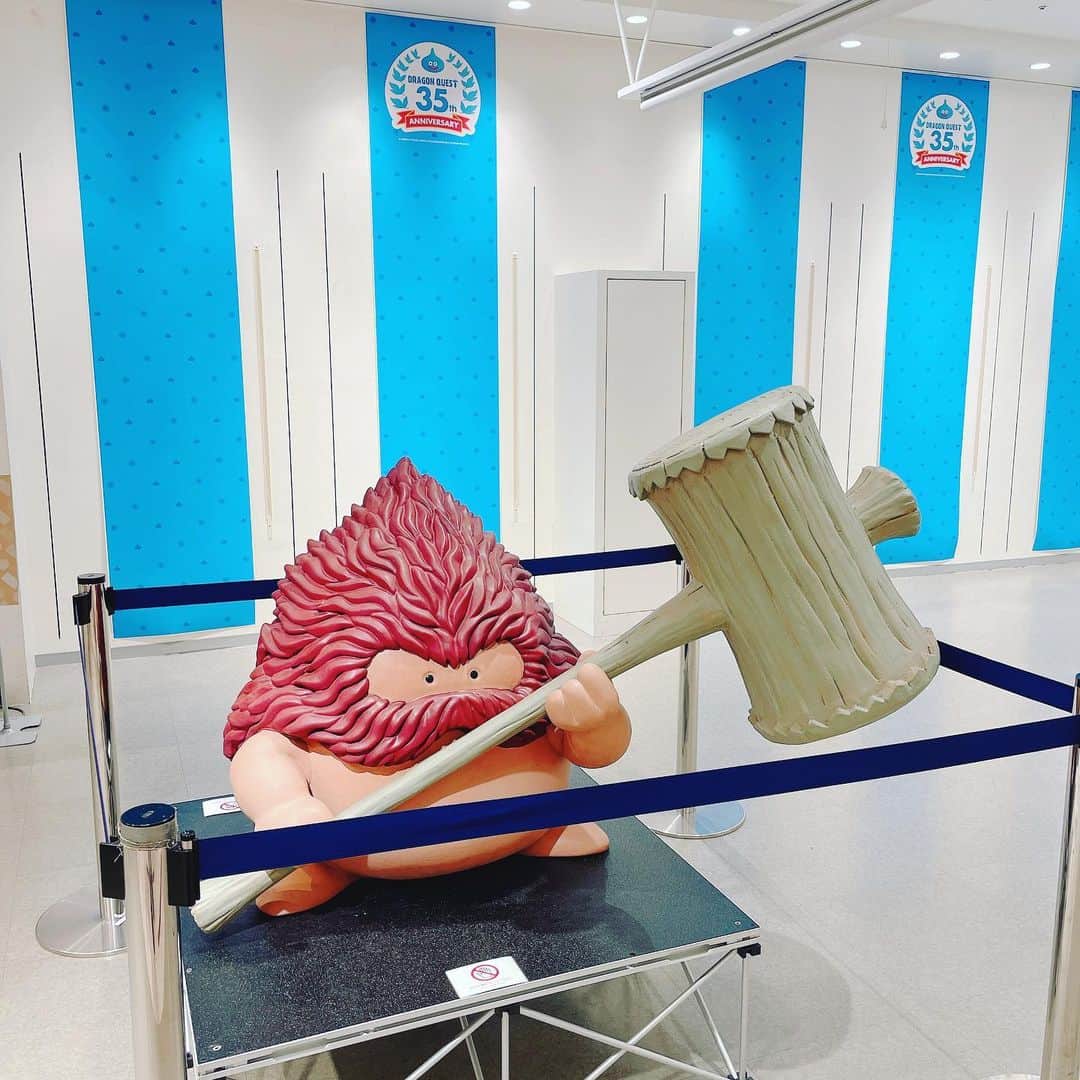 花咲来夢さんのインスタグラム写真 - (花咲来夢Instagram)「新宿マルイアネックス6階でやってるドラクエキャラバン✨ ドラクエグッズいっぱい売ってた！  こういう、大きなフィギュアを見るとなんかテンションあがるよね🤩🤩」1月11日 20時04分 - raimu_charlotte