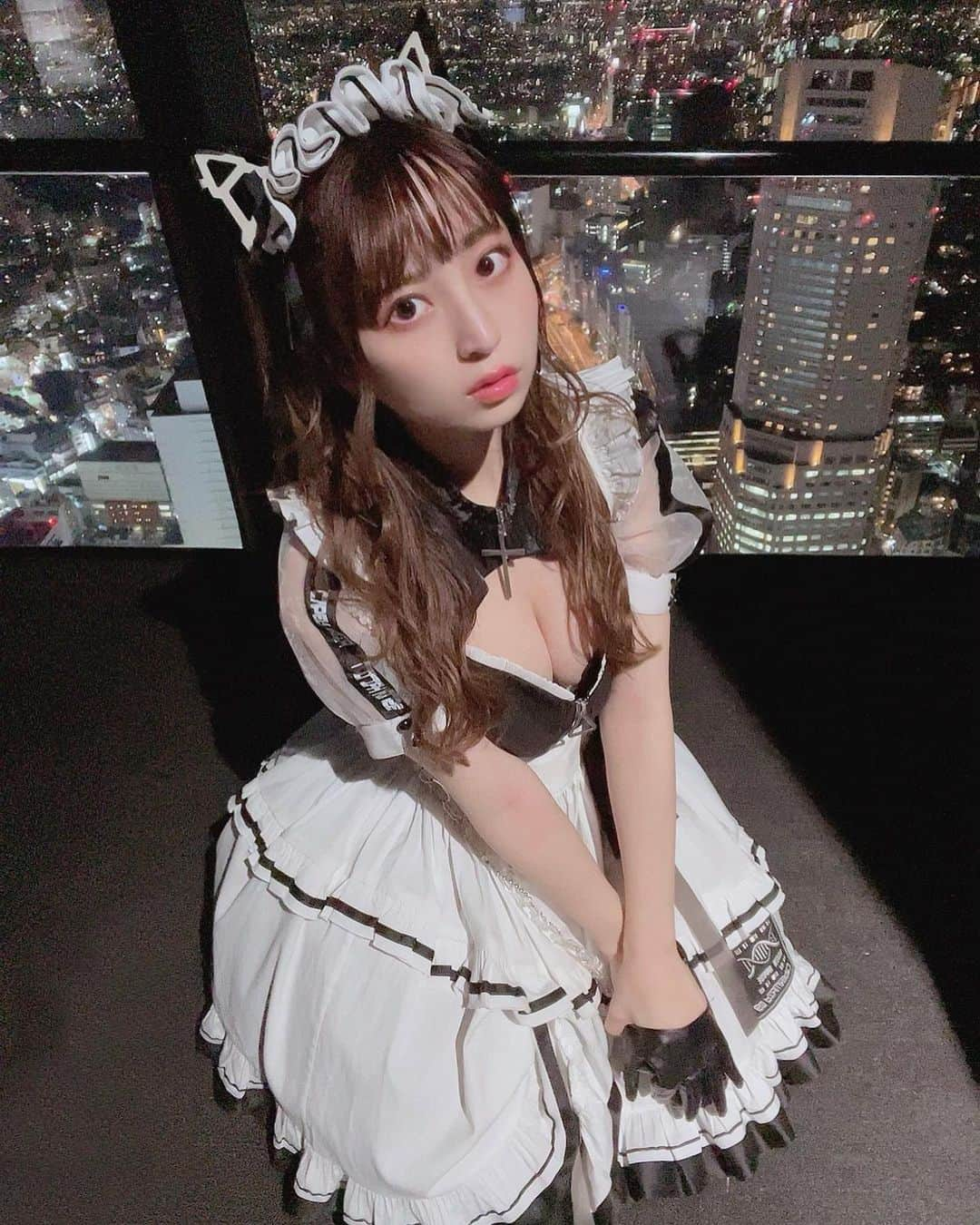 竹内星菜さんのインスタグラム写真 - (竹内星菜Instagram)「夜景とメイド最強では？？ . . 👗(@epetice_info ) . . #サイバーメイド #epetice #メイド服 #ロリータ  #メイド #サイバー #cyber #cyberpunk #渋谷sky  . . ※撮影許可頂いた上での座り込み撮影です🙇‍♀️」1月11日 20時44分 - seina0227