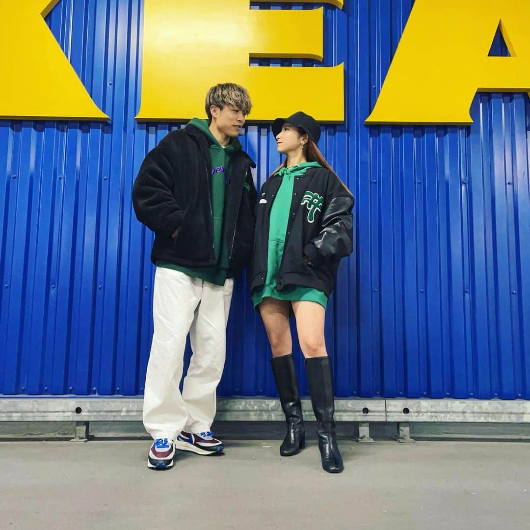 かっくんさんのインスタグラム写真 - (かっくんInstagram)「・ なーちゃんとシミラールックでIKEAで爆買いして来た✌️ 次はどんなカップルコーデしようかな🤔  にしてもなーちゃんからクリスマスプレゼントでもらったアウターがイケすぎてる😏  #かけまる #カップルコーデ #シミラールック #ikea #行くぞ年内50万人」1月11日 20時57分 - kakeru__u613