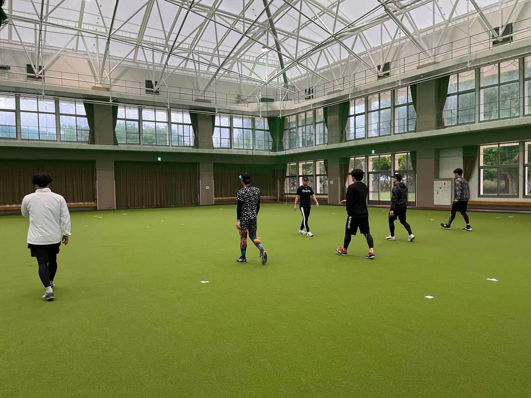 野村佑希のインスタグラム：「今日は雨でした☔️ 明日は晴れるといーな😎  #ローリングス #野生化計画 #野村佑希」
