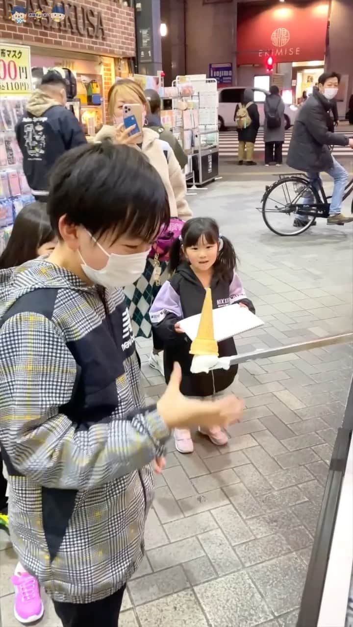 太陽チャンネルのインスタグラム：「トルコアイスのお兄さんに弄ばれる太陽くん🤣🤣 #トルコアイス #reels  #浅草」