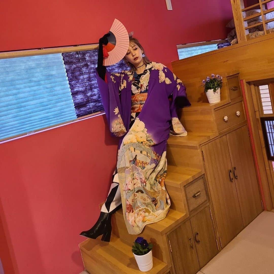 高槻かなこさんのインスタグラム写真 - (高槻かなこInstagram)「FC PHOTO 紫ver ☯️🍇🌂🦹‍♀️👾🔮💜 更新されましたー。  https://fc.takatsukikanako.com/ #たかつき王国  styling by @uchi_daxx」1月11日 21時13分 - kanako.tktk