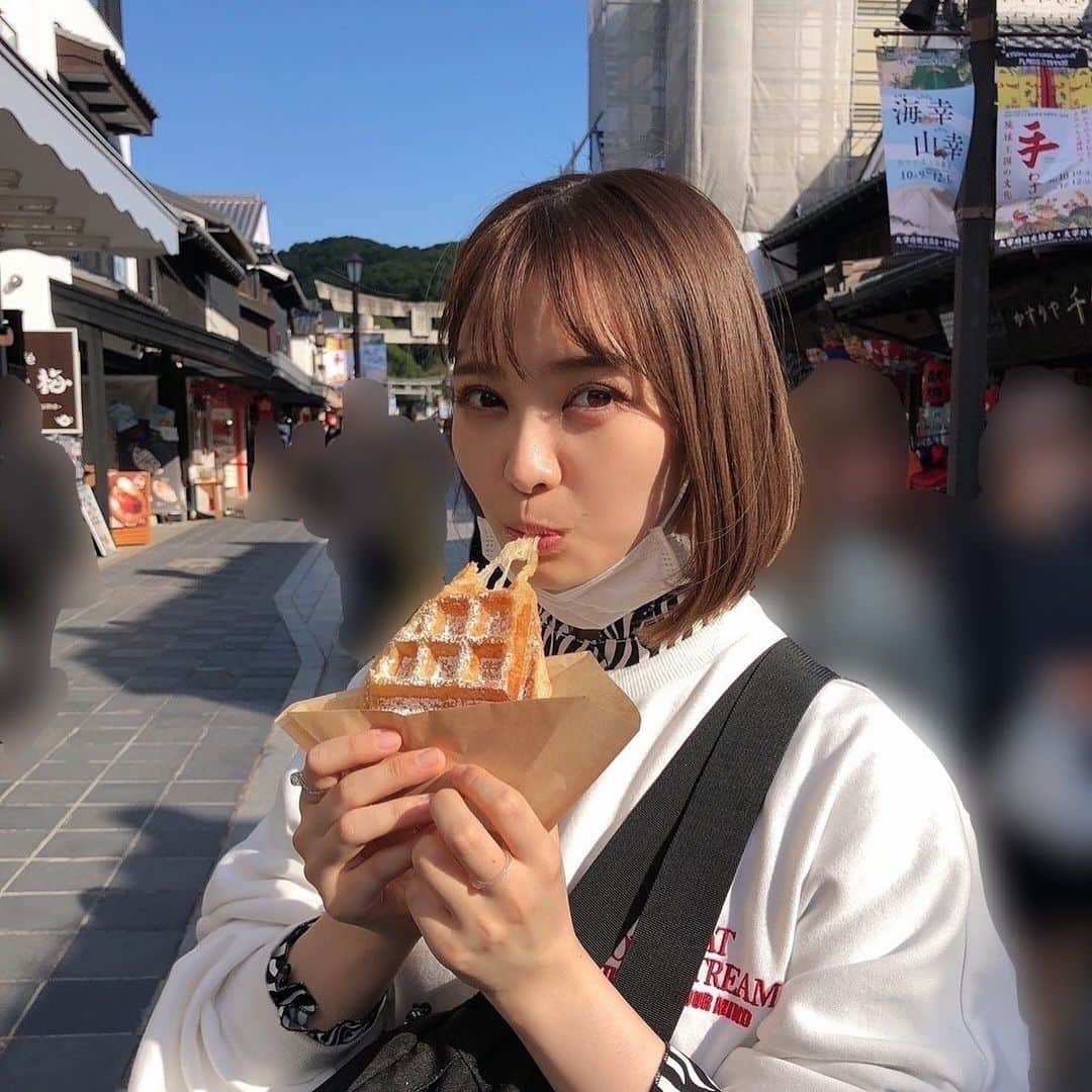 藤本結衣のインスタグラム：「いつかアップしようと思っていたら年を一緒に越してしまった写真です。お納めください。📸  (裏話:最近私の食の趣味が変わったことを驚いた平口さんが大量に写真を撮ってくれていました。そんなに珍し、、いですよね、、数年前まで甘味より塩味を欲していたオンナだったので、、最近は甘い物もよく食べるようになりました。大人ですね。？)」