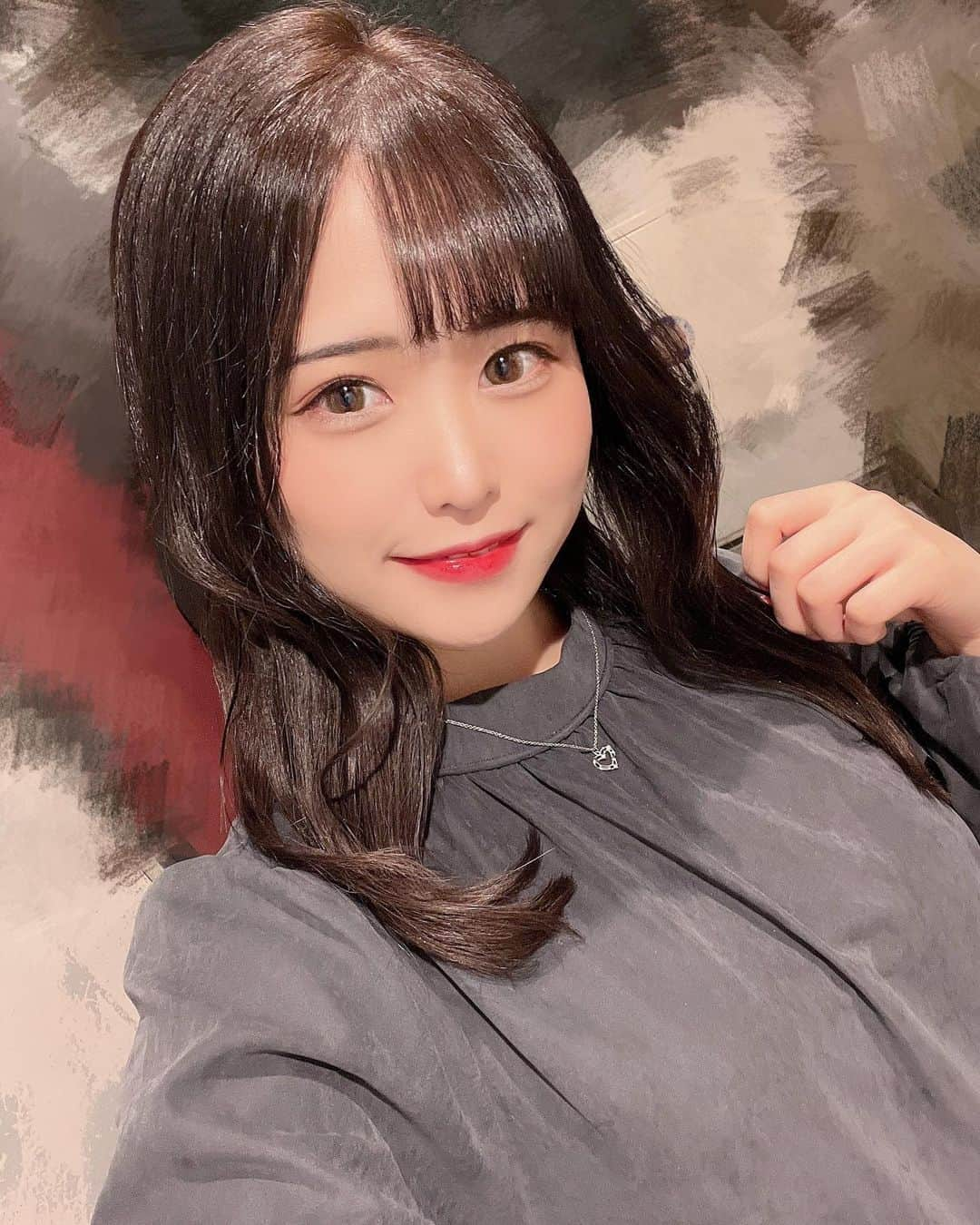 堀内玲さんのインスタグラム写真 - (堀内玲Instagram)「大人っぽい？💇‍♀️💡  #巻き髪  #巻き髪アレンジ  #黒髪 #黒髪ロング #茶髪 #アイドル  #グラドル #グラビアアイドル  #idol #gravure #gravureidol  #gravuremodel #gravures  #童顔 #童顔女子 #偶像 #偶像練習生　 #ハーフ  #可愛い女の子  #冬  #冬コーデ  #冬服コーデ  #美容院 #美容室 #トリートメント #ウェーブ巻き  #ウェーブヘア  #ヘアスタイル #32ミリコテ」1月11日 21時40分 - horiuchi_rei