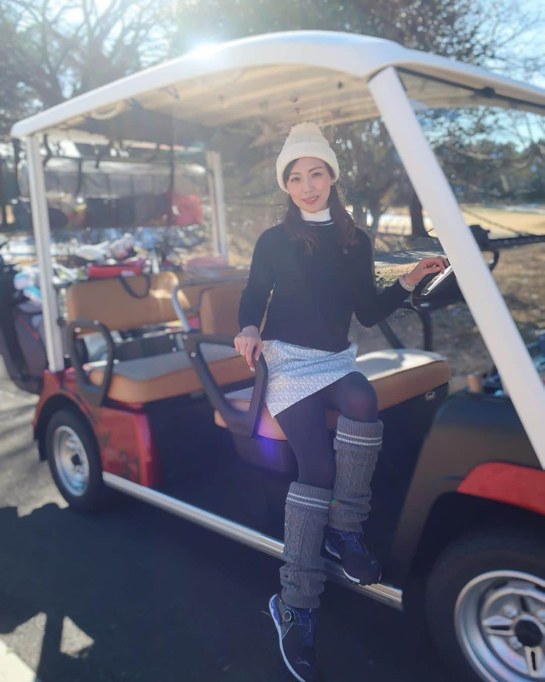 ImotoEtsuyo さんのインスタグラム写真 - (ImotoEtsuyo Instagram)「#おはようございます  ・ ・ 先日のゴルフ⛳️ ・ まだ雪が少し残っていました❄️ でも、暖かくてよかった。 この日はバンカーに入ってしまう事が 多かった^^; もっと思い切り振り抜かないと…。 ・  @the_royal_golfclub  #ザロイヤルゴルフクラブ  #theroyalgolfclub  #ゴルフ女子  #ラウンド  #ゴルフ  #ゴルフ⛳️ #golf  #golfwear  #golfgirl  #ゴルフ女子  #ゴルフ場  #ゴルフ好き  #ゴルフ大好き  #ゴルフ好きな人と繋がりたい  #スイング動画  #ドライバーショット  #アプローチショット  #バンカー  #バンカーショット  ・ ・ #ゴルフウェア ➡︎ @standrews_jp  #セントアンドリュース #standrews」1月12日 7時35分 - bisuhada