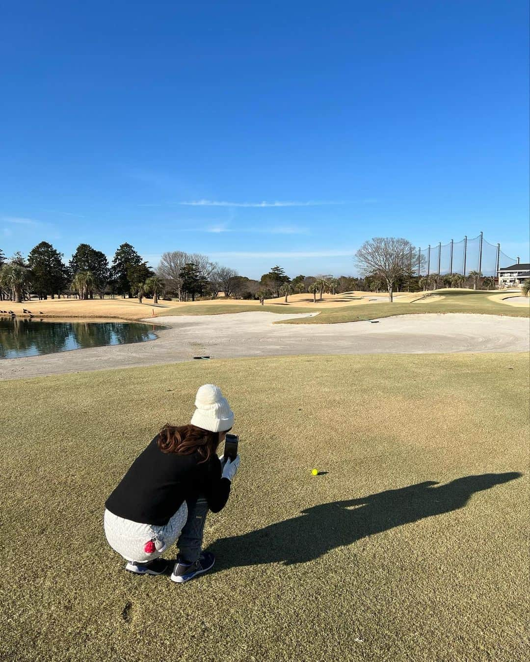 ImotoEtsuyo さんのインスタグラム写真 - (ImotoEtsuyo Instagram)「#おはようございます  ・ ・ 先日のゴルフ⛳️ ・ まだ雪が少し残っていました❄️ でも、暖かくてよかった。 この日はバンカーに入ってしまう事が 多かった^^; もっと思い切り振り抜かないと…。 ・  @the_royal_golfclub  #ザロイヤルゴルフクラブ  #theroyalgolfclub  #ゴルフ女子  #ラウンド  #ゴルフ  #ゴルフ⛳️ #golf  #golfwear  #golfgirl  #ゴルフ女子  #ゴルフ場  #ゴルフ好き  #ゴルフ大好き  #ゴルフ好きな人と繋がりたい  #スイング動画  #ドライバーショット  #アプローチショット  #バンカー  #バンカーショット  ・ ・ #ゴルフウェア ➡︎ @standrews_jp  #セントアンドリュース #standrews」1月12日 7時35分 - bisuhada