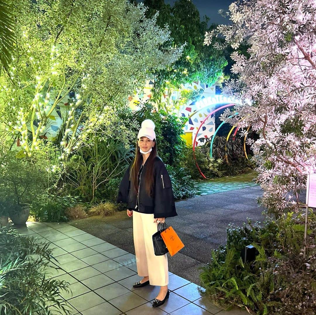 麻美さんのインスタグラム写真 - (麻美Instagram)「玉川高島屋 ． 写真は微妙だけど🤣 屋上が綺麗だったー✨✨ ． #hermes  #gucci  #tamagawatakashimaya」1月12日 8時22分 - mami0s