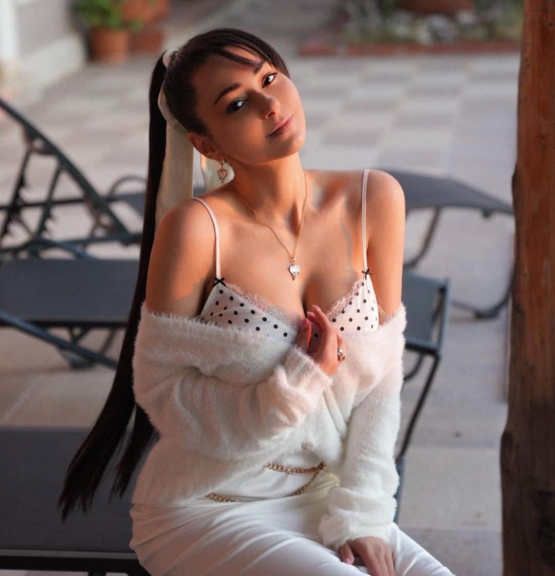 ヘルガ・ラブケティのインスタグラム：「Los milagros están donde creen en ellos 😘❤️」