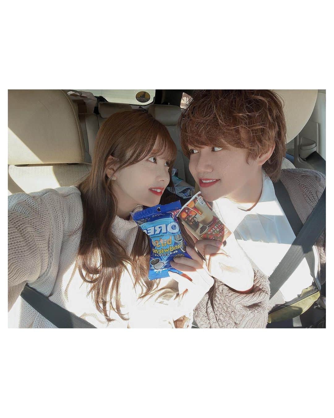 まういさんのインスタグラム写真 - (まういInstagram)「2022.1.11 28歳おじさんの仲間入りまうまうです🤗 27歳ではベルちゃん😸の引っ掻き傷の治りが遅かったり、他にも色々と「あ、俺年取ったな」って思うことがついにあった年で、悲しさと同時に無事に年を取れている喜びを感じた一年でした。特に去年は人生最大のイベントもあったし、個人的には良い年だったな。 それもこれも周りのみんなのおかげです。 ありがとう ･  ･ ･ 成人の日のおかげで連休になった3日間はかりんちゃんに「自然を感じたい」の一言リクエストだけしたら旅行を計画してくれて、伊豆に行ってきたよ🗻  お腹に赤ちゃんがいるからまったり自然を感じるだけでよかったのだけど、ロープウェイで登った先にあるカフェに行ったり、娘が最初にお友達になるクマさんを手作りしたり、大好きなバイキングが超当たりだったりで最高な旅になりました  別荘とか全く興味なかったけど、伊豆が好きな人の気持ちがとってもとってもよくわかったな〜 大切な思い出をありがとう。かりんちゃんこそ産まれてきてくれてありがとうね。 今が1番幸せだよ。  今回は名付けのインスピレーションを得るのも裏テーマにあって、今しかできないゆったりだけど濃ゆい時間を過ごせた誕生日だったな。名前、楽しみにしててください🥸  2022年も、よろしくお願いします。 娘が無事に産まれてきたら、遠慮なく会いに来てね、連絡待ってるお🎈」1月12日 0時37分 - mauie_cayton