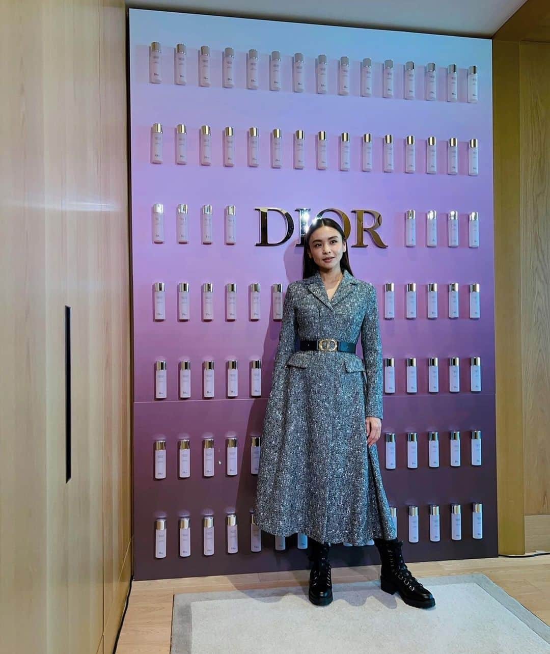 滝沢眞規子さんのインスタグラム写真 - (滝沢眞規子Instagram)「Dior カプチュール トータル インテンシブ エッセンス ローションのローンチに伺いました🤍  Diorの幹細胞研究歴はもう20年。 幹細胞にアプローチして「再起動」させる美容液🤍 とろみのあるローションが肌にすっと馴染んでお肌が豊かにふっくらとなります🤍  新しくなったカプチュールトータルも大注目です🤍  @diorbeauty  @dior #カプチュールトータル　 #capturechange」1月12日 17時11分 - makikotakizawa