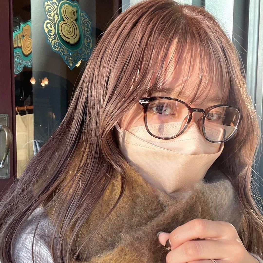 R i R y (リリー)さんのインスタグラム写真 - (R i R y (リリー)Instagram)「『ユニクロ特集🧶』　　  ユニクロのおすすめアイテムをご紹介🧶 ぜひ参考にしてみてください♪  ✴︎---------------✴︎---------------✴︎ ▶▶掲載する写真を募集中📸 カワイイ写真が撮れたら、@velle.jp をタグ付けするか、ハッシュタグ #velle_jp をつけて投稿してみてね♪ velle編集部と一緒にカワイイで溢れるvelleを創っていこう😚🤍  ✴︎---------------✴︎---------------✴︎ #プチプラコーデ #プチプラファッション #着回しコーデ #淡色コーデ #くすみカラー #ベージュコーデ #消えそうな色コーデ #骨格ウェーブコーデ #秋コーデ #淡色カジュアルコーデ #カフェコーデ #ベージュコーデ #ベージュ族 #秋服コーデ #ユニクロ #ニット #ニットベストコーデ #ニットコーデ #マメクロ #ユニクロ購入品 #uniqloコーデ #ユニクロコーデ #ハーフジップニット #スフレヤーンハーフジップセーター #ボストンコンビクリアサングラス  #ソフトタッチハイネックt」1月12日 18時00分 - velle.jp