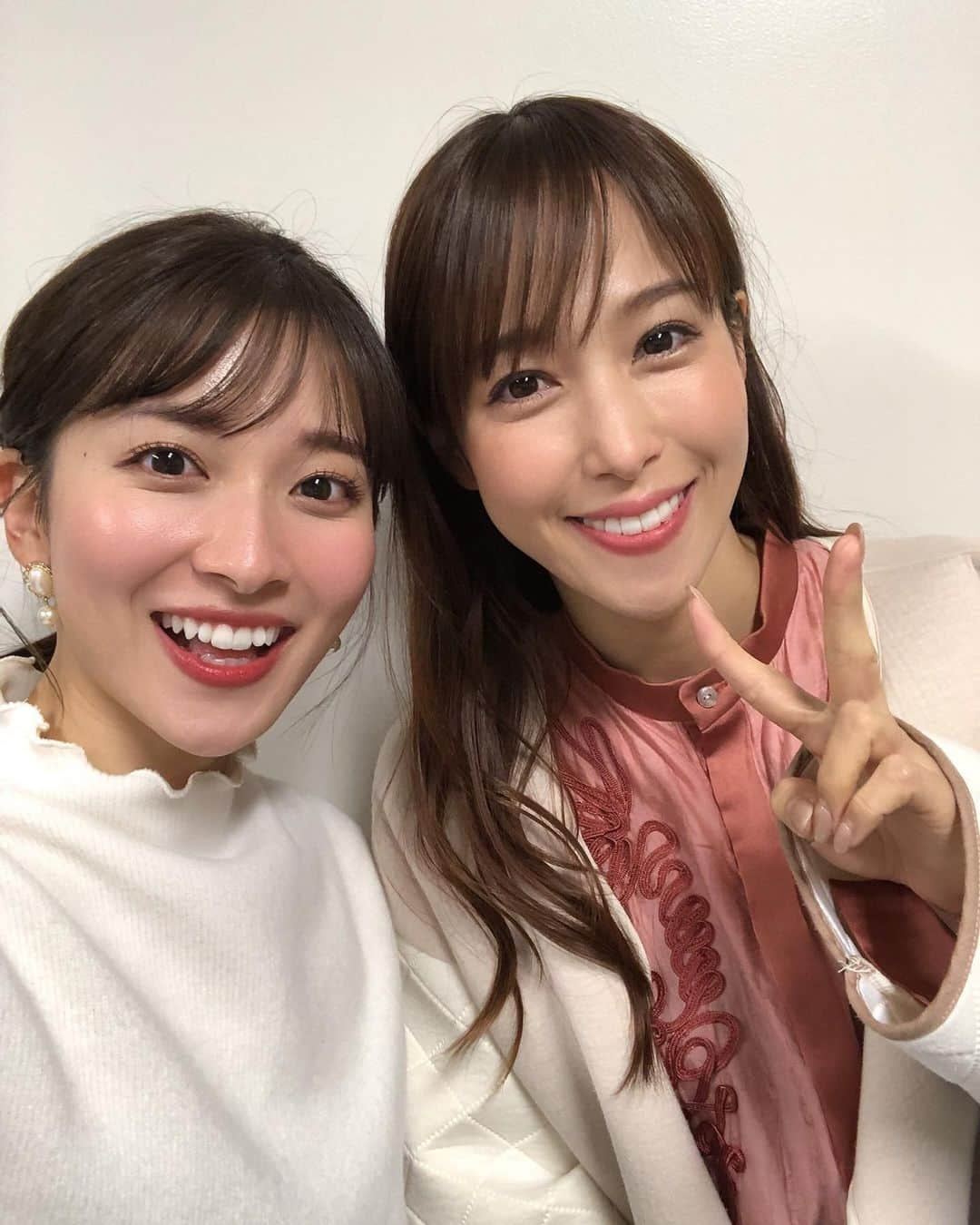 山本里菜さんのインスタグラム写真 - (山本里菜Instagram)「鷲見さん❤️ おめでとうございますっ😆✨  朝から幸せな気持ちになりました！  いつお会いしても優しくて楽しくて🥺 こんなに綺麗な方いるんだ、、と初めてお会いした時に衝撃を受けた鷲見さん💕  本当におめでとうございますっ💖  #鷲見玲奈 さん　#おめでとうございます」1月12日 12時49分 - rinayamamoto_0622