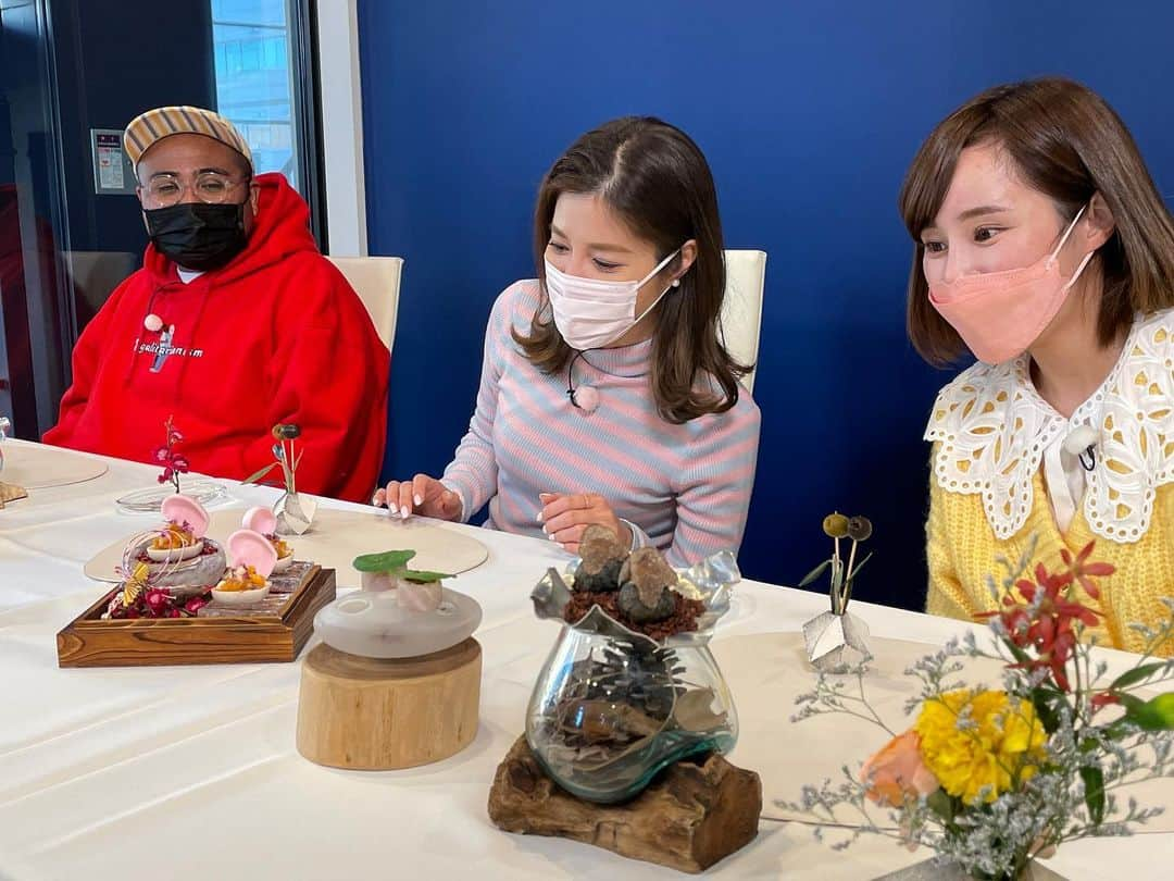 馬場ももこさんのインスタグラム写真 - (馬場ももこInstagram)「きょうは石川県に来ているよ🚄☃️ よる7時〜は北陸放送の絶好調Wご覧ください🥰 ⁡ 今回は事務所の先輩でもある 神田愛花さんが石川県に来てくれたの😭❤️ 一緒にロケができて嬉しかったのです😍 神田さんの大好きなものがありそうな場所を 探しながら石川県を巡っています☃️🤍 ⁡ 金沢老舗和菓子店落雁諸江屋にもお邪魔しました！ 7代目社長の諸江隆さんと💐 (写真の時のみマスクを外しました) 諸江社長、アントニーさんと 神田さん私との親子みたい😂！！！ ⁡ そして寒さを吹き飛ばす場所へロケに行ってきたよ！子供たちに教えてもらいながら フィギュアスケートにゆかり姫と 挑戦しています⛸💃✨ ⁡ 2022年も北陸放送絶好調Wよろしくお願いします💚 ⁡ #石川県#加賀#能登#金沢市#野々市市#白山市#フィギュアスケート#楽しい#神田愛花#先輩#楽しい#時間#アナウンサー#ロケ#旅」1月12日 14時05分 - momoko.baba