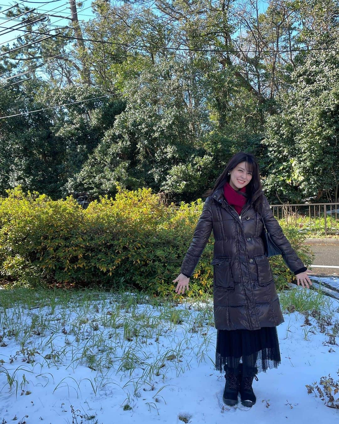 藤井美菜さんのインスタグラム写真 - (藤井美菜Instagram)「. 東京の雪が溶けてきたので、新潟の雪景色を。と言っても私の地元は意外に雪はそこまで積もらない地域です⛄️ミーの手袋と一緒に🤗❄️ 도쿄 눈이 녹을때쯤에 니가타 눈 모습을 ㅋ 우리 고향은 니가타 안에서는 눈이 많이 안싸이는 동내입니다⛄️ 무민 친구 little my 장갑과 함께🤗❄️ This is the snow of Niigata, my home town🤗❄️ #新潟#雪景色#ムーミン#ミイ#니가타#눈#무민#미#niigata#snow#moomin#littlemy」1月12日 15時48分 - fujii_mina_0715