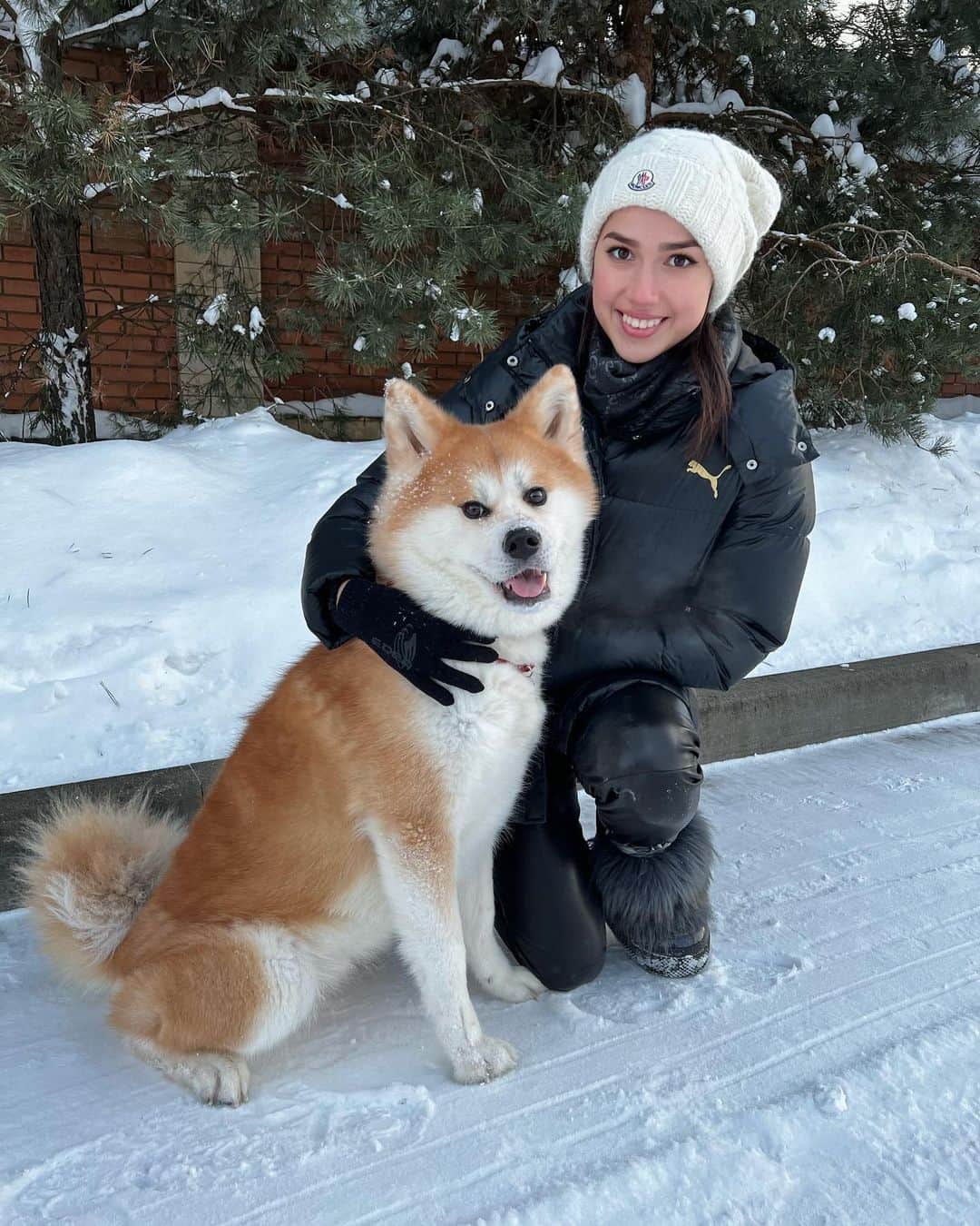 アリーナ・ザギトワさんのインスタグラム写真 - (アリーナ・ザギトワInstagram)「Настоящая русская зима ❄, а с моей  Масару 🐶 и в одежде @puma очень тепло 😍 #зима #winter #вместесней #masaru @pumarussia #отличноенастроение」1月13日 2時05分 - azagitova