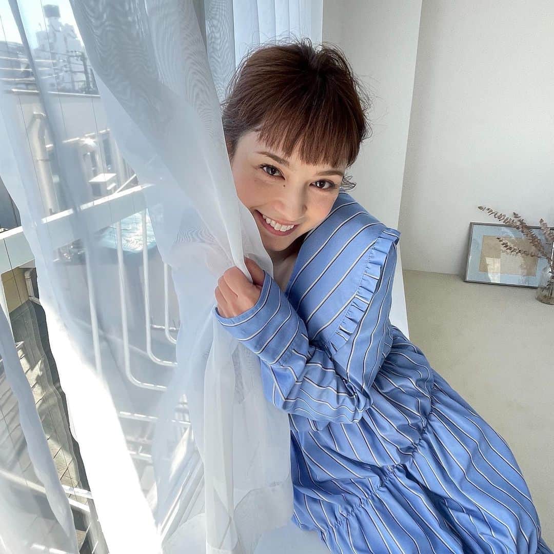 のインスタグラム：「ファッション雑誌「LEE」発売中✨  オフショット🙈  #平愛梨#雑誌#lee#オフショット#あゆたんカメラ#いつも何十枚も撮ってくれる#ありがとう#写真集の時を思い出す#😆」