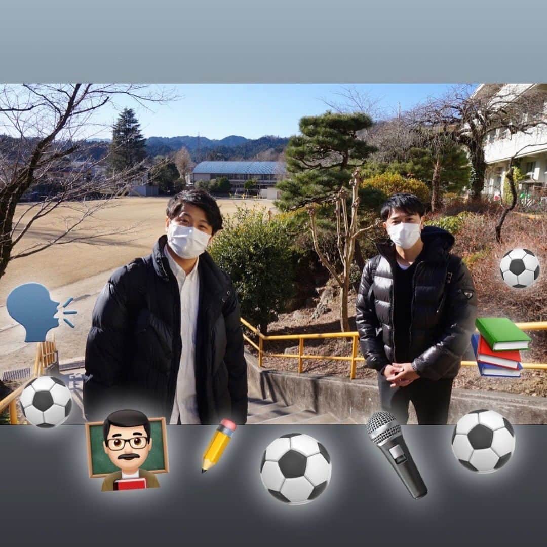 フジテレビアナウンサーのインスタグラム：「今回”あなせん”を担当したのは、、 渡辺和洋アナと、黒瀬翔生アナ👨🏻‍🏫👨🏻‍🏫✨  向かった先は…東京都多摩地域西部、 藤の花や、桜の町としても有名な日の出町にある、 町立大久野小学校。 5年生に授業をしてきました✏️🗣  渡辺アナは、 『武蔵五日市駅から、つるつる温泉を横目に見ながら正門に着くと、なんと天然芝の広々としたグラウンドが！！ コンビの黒瀬アナ、そして自分もサッカー少年だったので、「普段から芝の上でサッカーが出来るなんて！」と、とても羨ましい環境でした』 授業も、 『みんな本当に元気に声を出してくれました』と、 渡辺アナにとっても、楽しい時間になったようです🌸  そして一緒に担当した黒瀬アナは、 『みんな元気よく発声練習や滑舌練習をし、 インタビューの時間では、子どもたちからキレのある質問も飛びだしていました。 スピーチの内容もみんな個性豊かにまとめていたので、とても楽しく聞かせてもらいました』 と、授業を振り返ります📚  さて、次の”あなせん” は、どこかな〜？？☺️  #出前授業 #あなせん #CSR活動 #フジテレビアナウンサー #渡辺和洋 #黒瀬翔生」