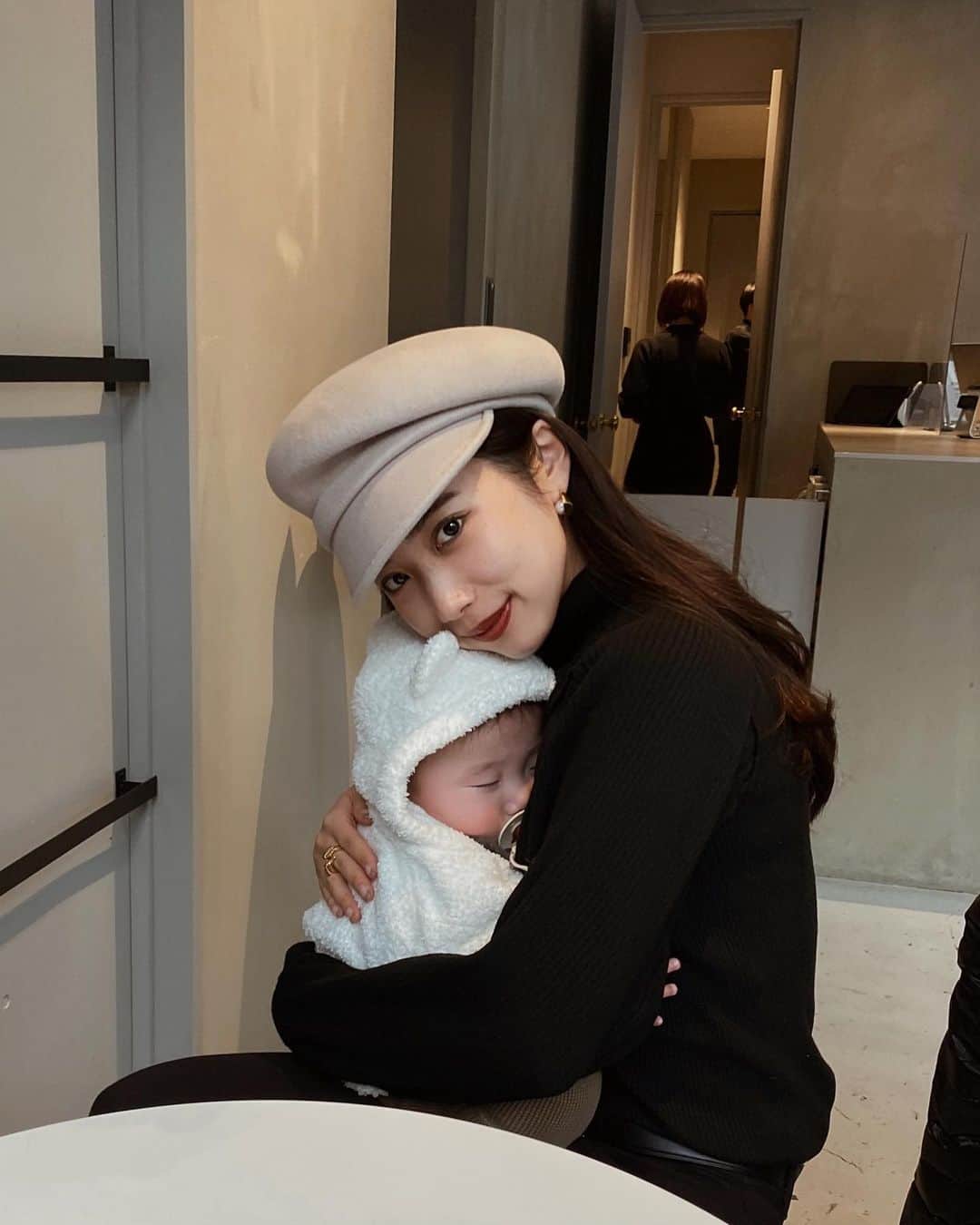 塚本いづみのインスタグラム：「𝘴𝘭𝘦𝘦𝘱𝘪𝘯𝘨🍼  #5ヶ月ベビー」