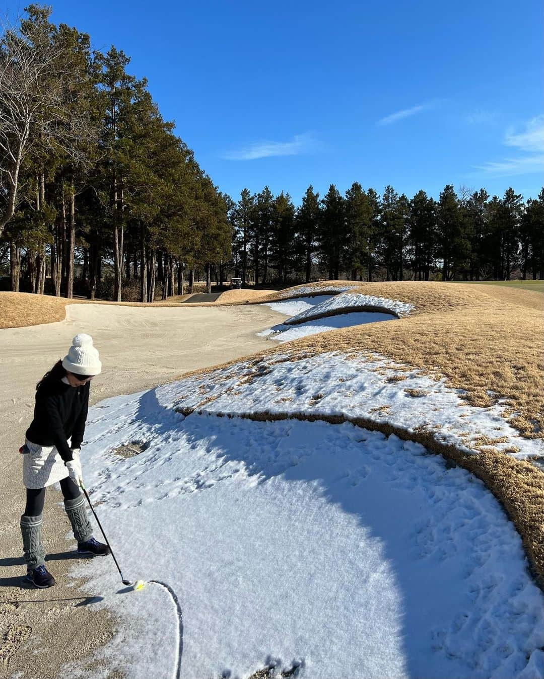 ImotoEtsuyo さんのインスタグラム写真 - (ImotoEtsuyo Instagram)「@the_royal_golfclub  ・  戦略性に富む、美しいコース  最長ホールは705ヤード⛳️  各ホールに設けられたバンカーの深さ、 グリーンの形状、 フェアウェイのうねり、 アンジュレーションなど、 世界屈指のダイナミックさを備え、 国内随一と言える戦略性に富んだコース⛳️  スコアは内緒です^^;  明日もラウンド。 頑張ります⛳️  #世界基準 #日本最長コース #プライベートゴルフ場 #golf  #golflife  #ゴルフ⛳️  #ゴルフ女子  #ゴルフ好き  #ゴルフ好きな人と繋がりたい」1月12日 20時10分 - bisuhada