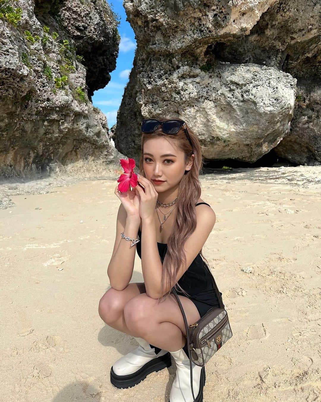 中村りおんさんのインスタグラム写真 - (中村りおんInstagram)「Okinawa🌺💙 自然ってやっぱり最高だよね✨ ⁡ 沖縄の思い出写真投稿していくから、 季節外れな写真やけどごめんね❀ ・ ・  #fashionista#followme#l4l#instagood#fashion#style #streetstyle#ギャル  #沖縄  #星のや沖縄」1月12日 20時15分 - rion_nakamura89