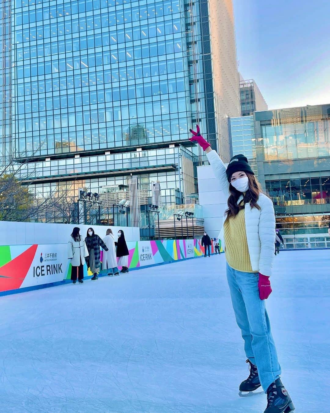 橘ゆりかさんのインスタグラム写真 - (橘ゆりかInstagram)「❄️⛸⛸❄️ ⁡ ⁡ 小学生ぶりのアイススケート🌟 寒かったけどロケーション最高だったよ〜☃️ ⁡ 調子乗って転びそうになったけどギリセーフ😂 ⁡ ⁡ ⁡ #アイススケート #ミッドタウン六本木 #橘ゆりか #シュプリーム #ニット帽 #supreme #gu #gu_for_all #六本木イルミネーション #⛸」1月12日 20時33分 - yuricalcal