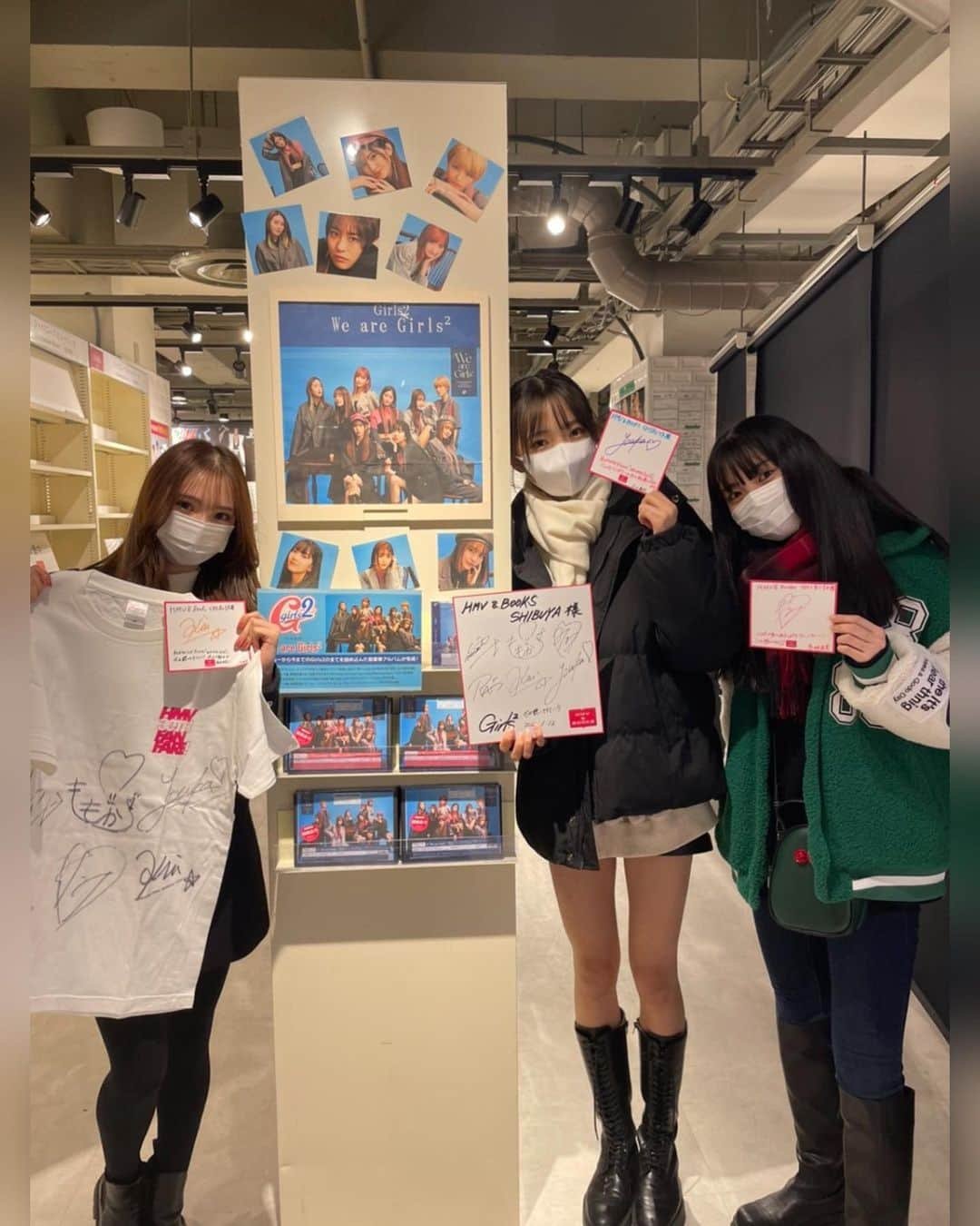 Girls²さんのインスタグラム写真 - (Girls²Instagram)「本日1st ALBUM「We are Girls² 」を記念して、 ✨HMV&BOOKS SHIBUYAさん✨と ⭐️SHIBUYA TSUTAYAさん⭐️に 桜花、未渚美、綺羅もお邪魔させていただきました！ ⁡ メンバー作のPOPやパネルにサインも書かせていただきました😊 ⁡ 是非アルバムをお楽しみください💖 ⁡ @shibuya_tsutaya @hmvbooksshibuya ⁡ #WeareGirls2本日発売 #Girls2 #ガールズガールズ #80sLover  #人人人生紹介ソング #小田柚葉 #隅谷百花 #鶴屋美咲 #小川桜花 #増田來亜 #菱田未渚美 #山口綺羅 #原田都愛 #石井蘭」1月12日 21時32分 - girls2_official