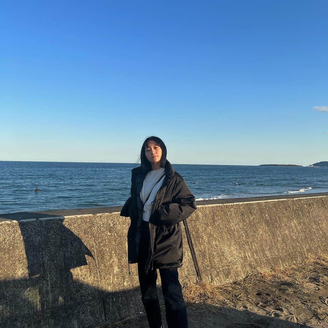 工藤綾乃のインスタグラム：「お知らせ！ 出演させて頂いたNHKオーディオドラマ「マイライフ•アズ•ア•ドック」が1月22日にNHK FMにて午後10時～午後10時50分放送です😊✌️ストーリーにURL貼っときます  【あらすじ】 ある日、とある子ども病院にファシリティドッグがやってきた。病気の子どもと触れ合うことで、癒していく犬だ。人スタッフ（ドクター、看護師）とドッグスタッフが互いに認め合い、相棒となって患者たちを救っていくことができるのか？医療で命を守ることに向き合う大切さをつたえるヒューマンコメディドラマ。」