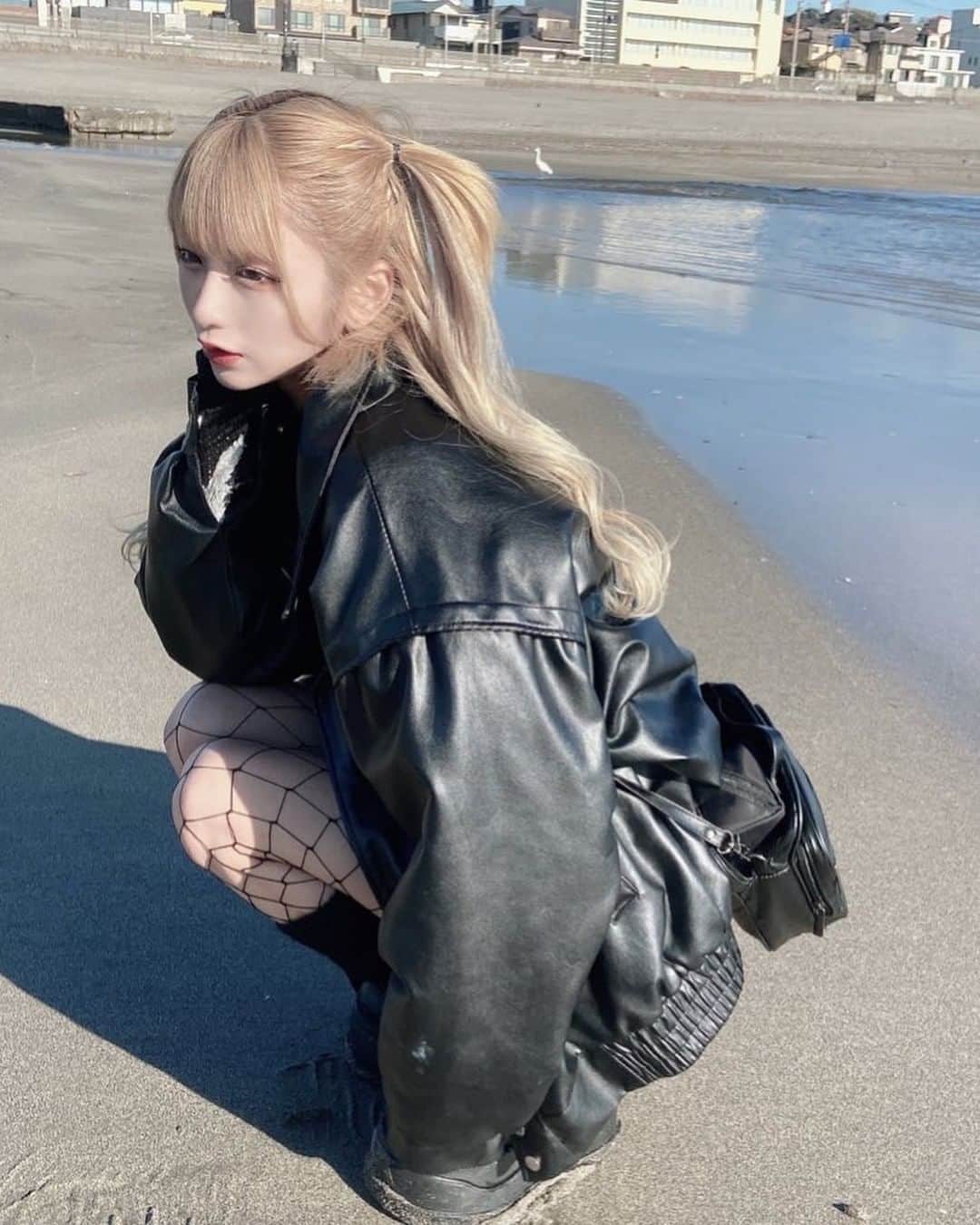 のインスタグラム：「しょーきくんにWカラーしてもろて、あおいさんにプルエクつけてミサミサにしてもらいました💀2人ともいつもありがとう〜！大好きな2人が一緒の職場で働いて、憂の髪の毛染めてくれるのちょーうれしいんだよな〜。 プルエクは100本ついてますまる！ . . . . . .  #自撮り界隈 #自撮り女子#プルエクステ #japanesegirl #likeforlikes #like4likes #followforfollowback #kawaii #맞팔 #데일리　#좋아요　#셀카　#좋아요반사　#팔로우」