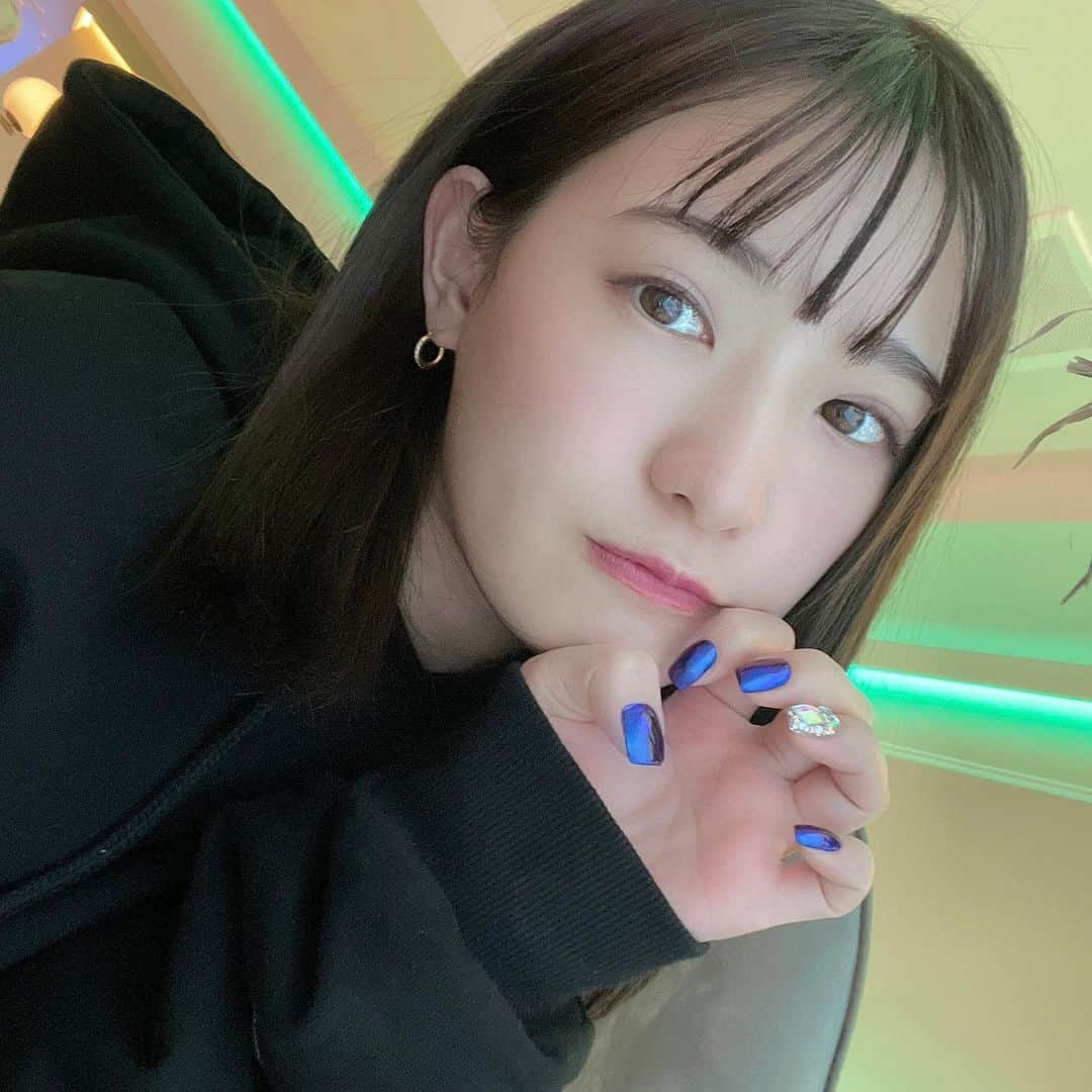 中田花奈さんのインスタグラム写真 - (中田花奈Instagram)「#💅  #nails  #ミラーネイル   #埋め尽くしネイル   なんかギラギラにしたくなった  こういうの選んじゃう時の深層心理ってどういう時？🥺」1月12日 22時04分 - nakadakana_official