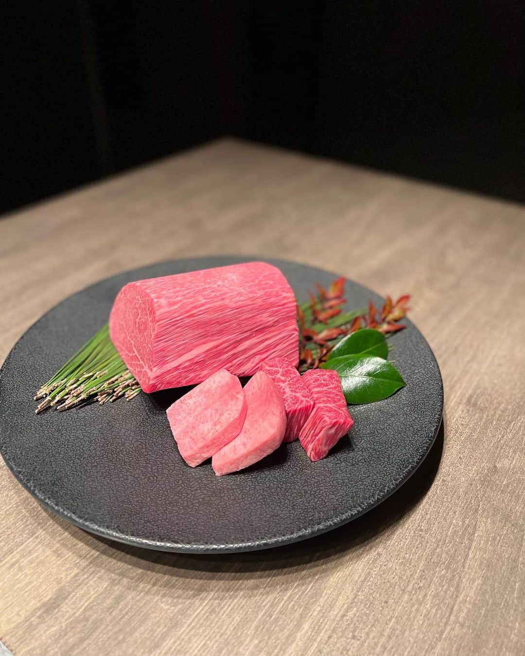 NittaSachikaさんのインスタグラム写真 - (NittaSachikaInstagram)「大好きなお友達との至福のひととき…。  お肉はもちろん、のどぐろのおひつご飯が忘れられん…♡ 干し柿のクリームチーズも…♡  #ushigoros #うしごろS」1月12日 22時20分 - chacch1