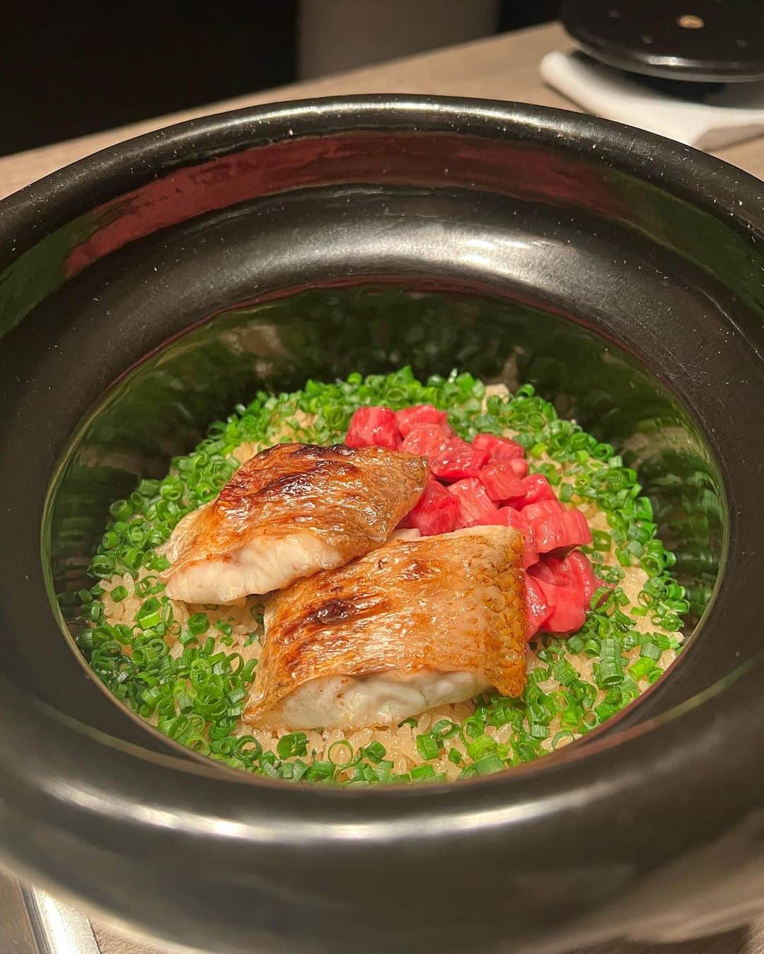 NittaSachikaさんのインスタグラム写真 - (NittaSachikaInstagram)「大好きなお友達との至福のひととき…。  お肉はもちろん、のどぐろのおひつご飯が忘れられん…♡ 干し柿のクリームチーズも…♡  #ushigoros #うしごろS」1月12日 22時20分 - chacch1