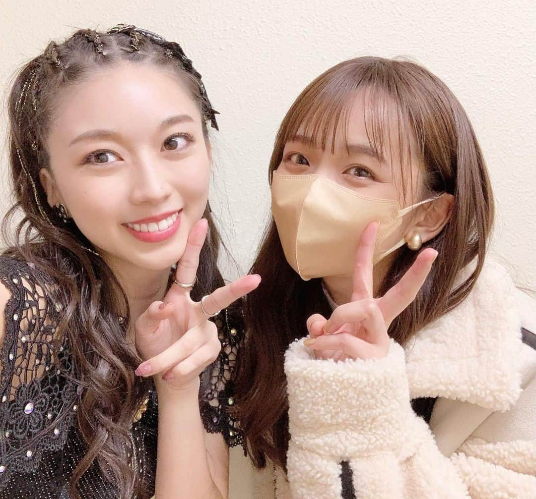 牧野真莉愛さんのインスタグラム写真 - (牧野真莉愛Instagram)「♡ ♡ 宮崎由加さんからのプレゼント🎁💕 ADIRAのジャケット🎀 メッセージカードも、まりあとっても嬉しかったです🐰💖 宮崎由加さん💗LOVEりんです💕 🎀 2021.12.13📷写真 ♡ ♡  #宮崎由加 さん💖 #ADIRA #モーニング娘22 #morningmusume22  #牧野真莉愛」1月12日 22時44分 - maria_makino.official