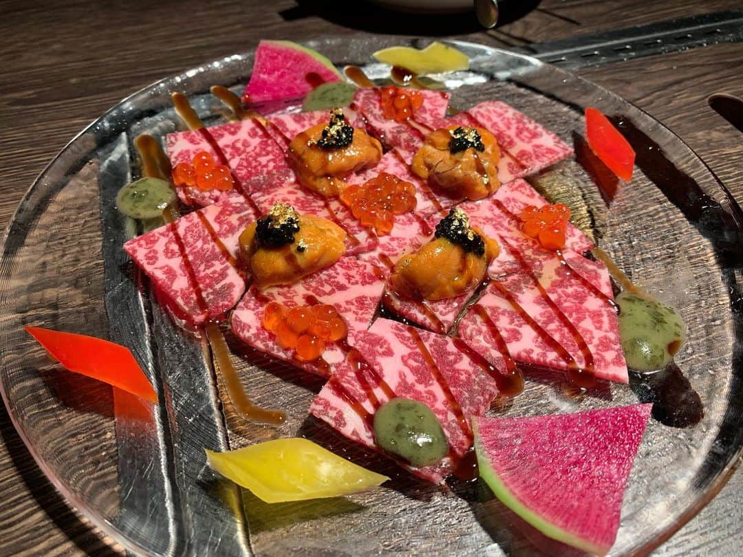 戸田めぐみのインスタグラム：「焼肉女子会。 だいすきな先輩達と❤️  #焼肉 #タン塩カルパッチョ #タン塩 #タン塩梅」