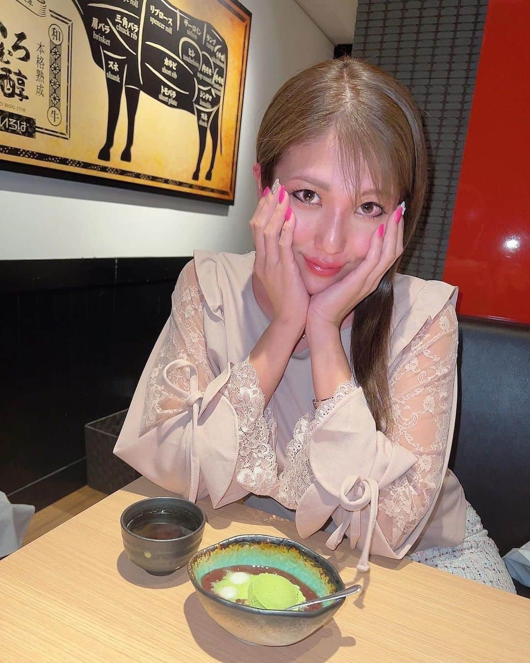 神谷麻美さんのインスタグラム写真 - (神谷麻美Instagram)「#焼肉　輝コース食べたよ🥰💕💕  新潟の雪室で熟成させたA5黒毛和牛のお店で、低温焼肉してるから、シャトーブリアン、厚切りハラミ、厚切りタンなど、どれも柔らかくて美味しかった🥰💗✨  黒トリュフとフォアグラ茶碗蒸し美味しすぎたぁ🥰💕  フォアグラ、トリュフ、キャビア、うに、いくらなどの贅沢なコースで、全部とても美味しかった🥰🐃💕💕  #肉パフェ 💗✨   #にく稲 🍀  #六本木焼肉 #六本木ディナー」1月12日 23時15分 - asamice428