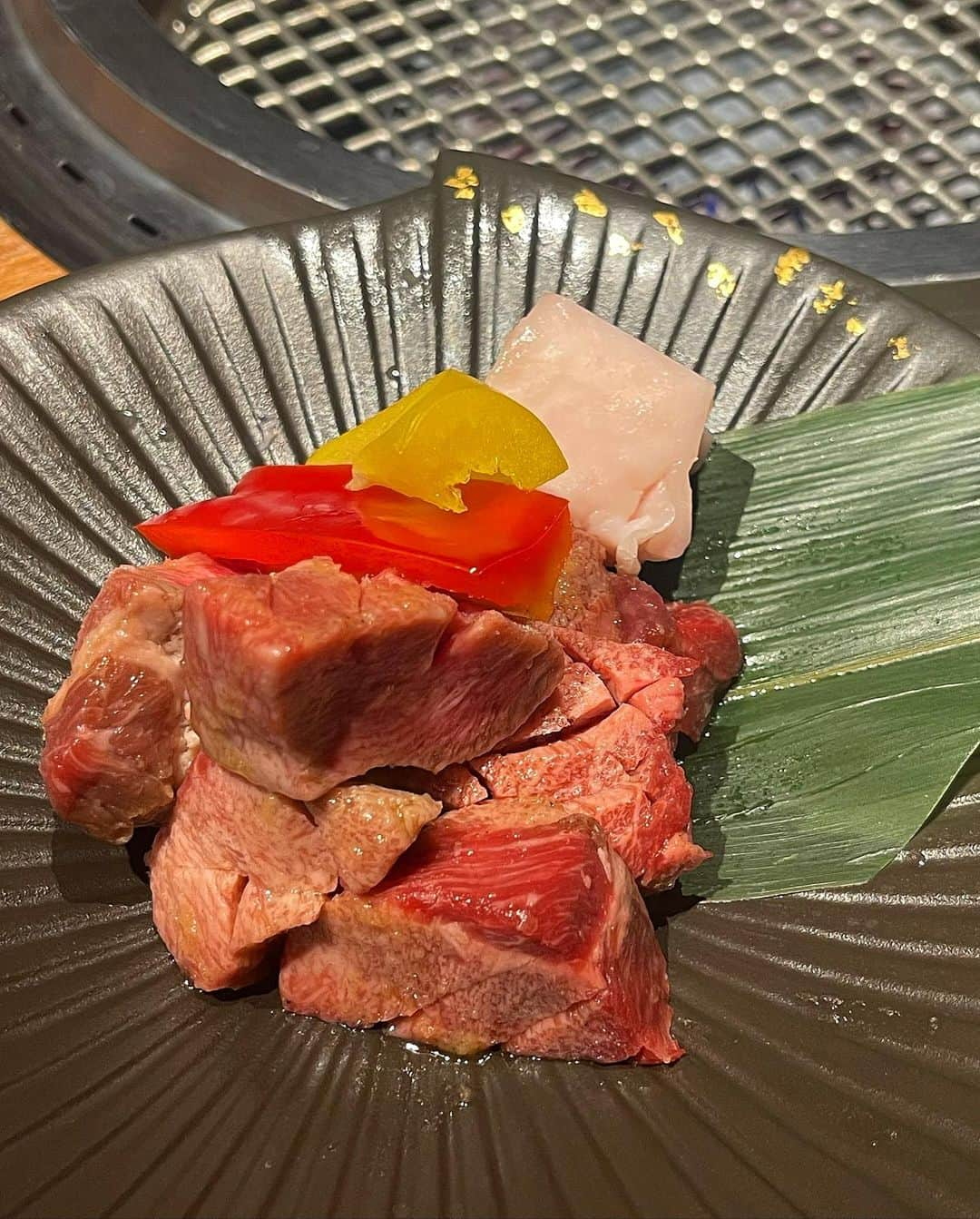 真優川咲さんのインスタグラム写真 - (真優川咲Instagram)「#🥩#🐂#🐃#🥓#🍖#🧶   💗愛しのリナちゃんと💗 大好きな#焼き肉屋さん #一頭や へ😘 【 @kabukichoyakiniku_ittouya 】 ここの#厚切り牛タン と#レバー が たまらなく好きで..🤤✨✨  #キャビア のせ#肉寿司 も🍣 卵につけて食べる安定のやつ🥓笑 も 全部最高に#美味しかった です🥰💗💗  りなちゃんといる時は基本飲まないのだけど 珍しく飲みたい気分で飲んでしまた..🍷😍  #美味しいご飯 と#happy トーク で #お酒 もすすんぢゃうよね😽💕  場所は #歌舞伎町 のど真ん中と 立地良く ⭕️分かりやすい場所にあるし またみんなでワイワイ いきたいな~😋🎶  ちな この日の#コーデ は 【 @24h_party 】の#ニットパーカー 🧶 ゆるっと#シルエット が#女の子 らしくて とーっても#お気に入り 🤗💕 #ootd  #肉食 #Love #焼き肉 #肉食女子 #焼き肉女子会 #coordinate #咲コーデ💋」1月13日 0時24分 - saki_411