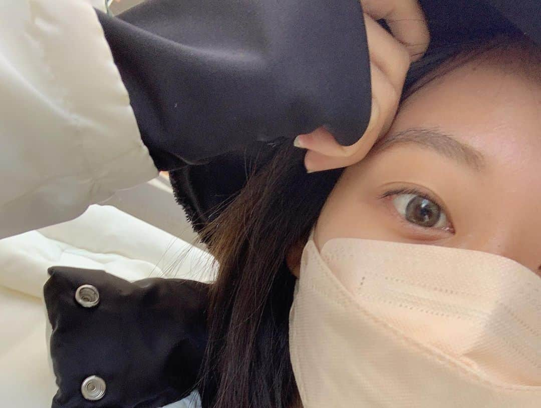 青山ひかる（あおみん、あお松）さんのインスタグラム写真 - (青山ひかる（あおみん、あお松）Instagram)「久しぶりの投稿です〜〜っ 最近、オタ活報告なくてすみません😇 オタ活したい…！ ． ． の前に、実は12月末にUne limit @unelimit_official さんへ 肌の調子を良くしてもらいに行ってました🥰 最近、よくTikTokとかでも見かけるんですよね〜！！ 久しぶりに私は行きました！ 担当は @unelimit_kurumi さん💫 めちゃくちゃ話しやすくて色んな話をしましたw🤣 途中、ヘッドマッサージもしていただけて 本当に気持ちよくてリフレッシュがかなり出来ました🤤💓 (2回もしてくれました😂🙏) ． ． Une limitさんはみんなスタッフさんが気さくで明るく面白い方々です〜！ ． 今回は、アンストレスでした🌟 全くなにも痛くないピーリング！w お肌の水分量を増やしてくれる効果があるみたいです！！ 終わってから、自撮りを撮ったんですが 3枚目がアプリ、4枚目がノーマルカメラ！ やばくない？？！www どっちも変わらん😳くすみも取れてる！？！ ってなりました😭✨ ． ． かなりお肌がツルピカになって、凄かったです👏👏 ． 本当にありがとうございました〜！！ またお肌を綺麗にするため、ケア頑張ります💪🔥 ．」1月13日 11時50分 - hikaru0613kon