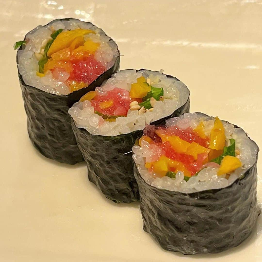 麻美さんのインスタグラム写真 - (麻美Instagram)「トロタクシソゴマ🍣 ． なるべく炭水化物食べたくないから😅 ． 私はいつもコレとお刺身 ． @sushisen_toritsudai」1月13日 12時29分 - mami0s