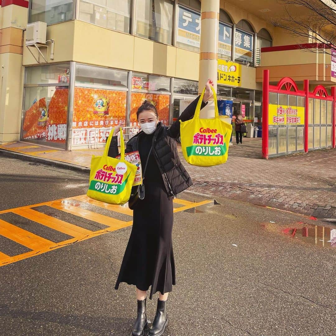 中川知香さんのインスタグラム写真 - (中川知香Instagram)「🥔 ポテトチップストレーナー♡  柏崎のドンキで買ったカルビーのトレーナー福袋。可愛くて絶対欲しい！って言ってたら、お姉ちゃんもつられて買ってました。  #中川知香」1月13日 12時40分 - chikanakagawa_official