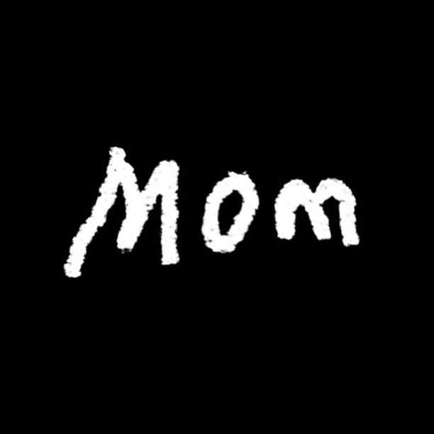 シャノン・ルシオのインスタグラム：「It’s here folks.  We have officially finished our short film MOM (formerly SISSY). I will be sending out a link to all our campaign contributors so they can view the film.   Thank you to every single person who made this happen, from the financiers to the production assistants.  I am eternally grateful.   Stay tuned for more news as we get the feature film off the ground.  #independentfilm #womeninfilm #femalefilmmaker #sisters #loveknowsnolimits #grateful」