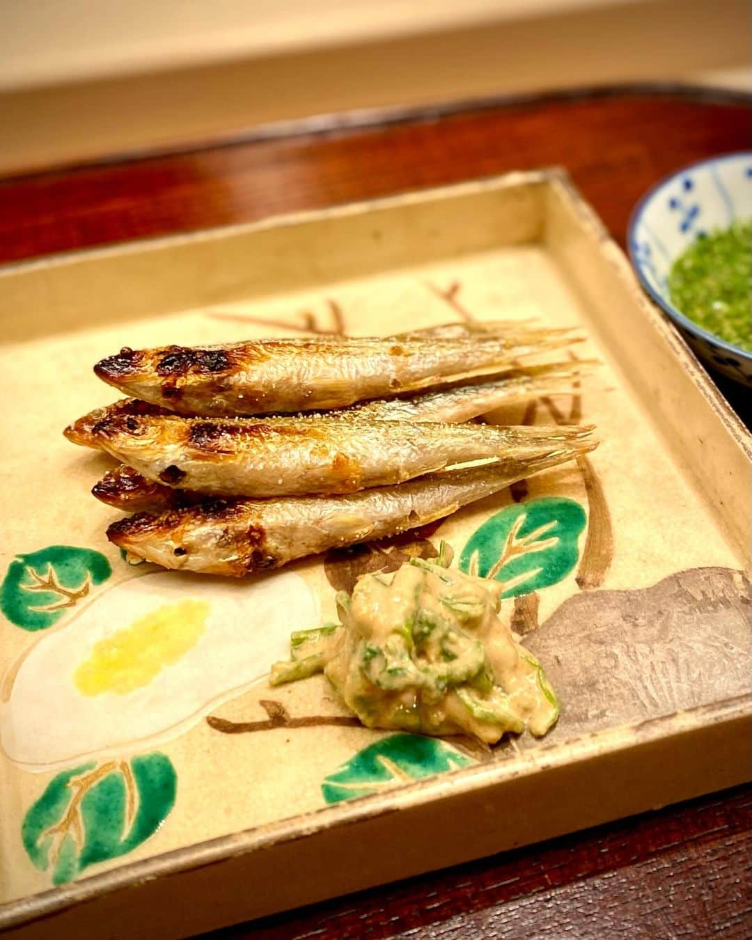 箕輪玖美さんのインスタグラム写真 - (箕輪玖美Instagram)「和食 山崎🇯🇵🍽  ミシュラン一つ星獲得最年少のご主人。 接客も気遣いも優しくて癒されるお店😊  苦手なスッポンを前にトライするか思案していたら、店主が骨を取って食べ易くして下さったので思い切ってトライしてみると…全然匂いが無くむしろ美味しい❣️ まさかの完食😳  炭火焼きのすっぽんは、こちらのお店のスペシャリテなのも頷ける☺️  全皿美味しゅうございました✨ 次回の予約は来年の2月😆  #山崎 #和食 #日本食 #ミシュラン一つ星 #予約困難店 #来年の楽しみ #西麻布グルメ #美味しいもの好きな人と繋がりたい #食いしん坊 #至福の時間 #口福 #instagourmet #instafood #japanesefood #モデル #箕輪玖美」1月13日 9時00分 - kumi.111