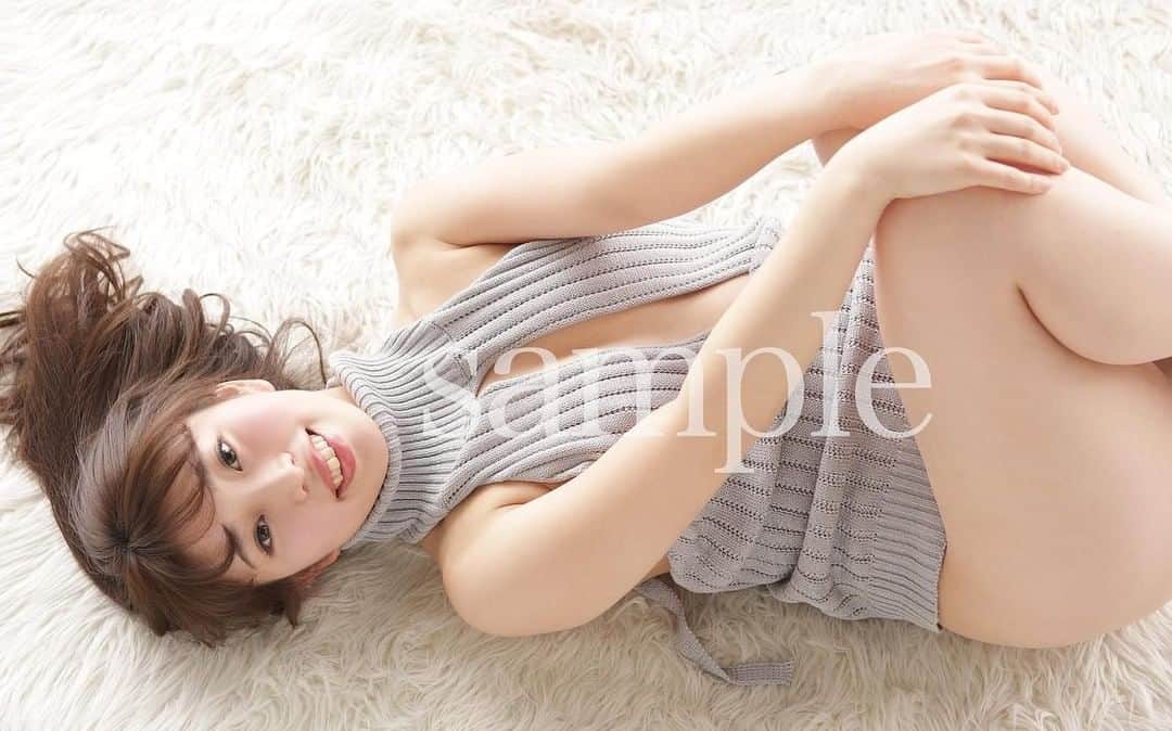 シト山口のインスタグラム：「可愛いくて健康的❤️Cutie & healthy 一番売れてるデジタル写真集！ Best buy.  もっと見たい人は販売サイトを見てね😉💕✨  shop  https://sitographics.base.shop/」