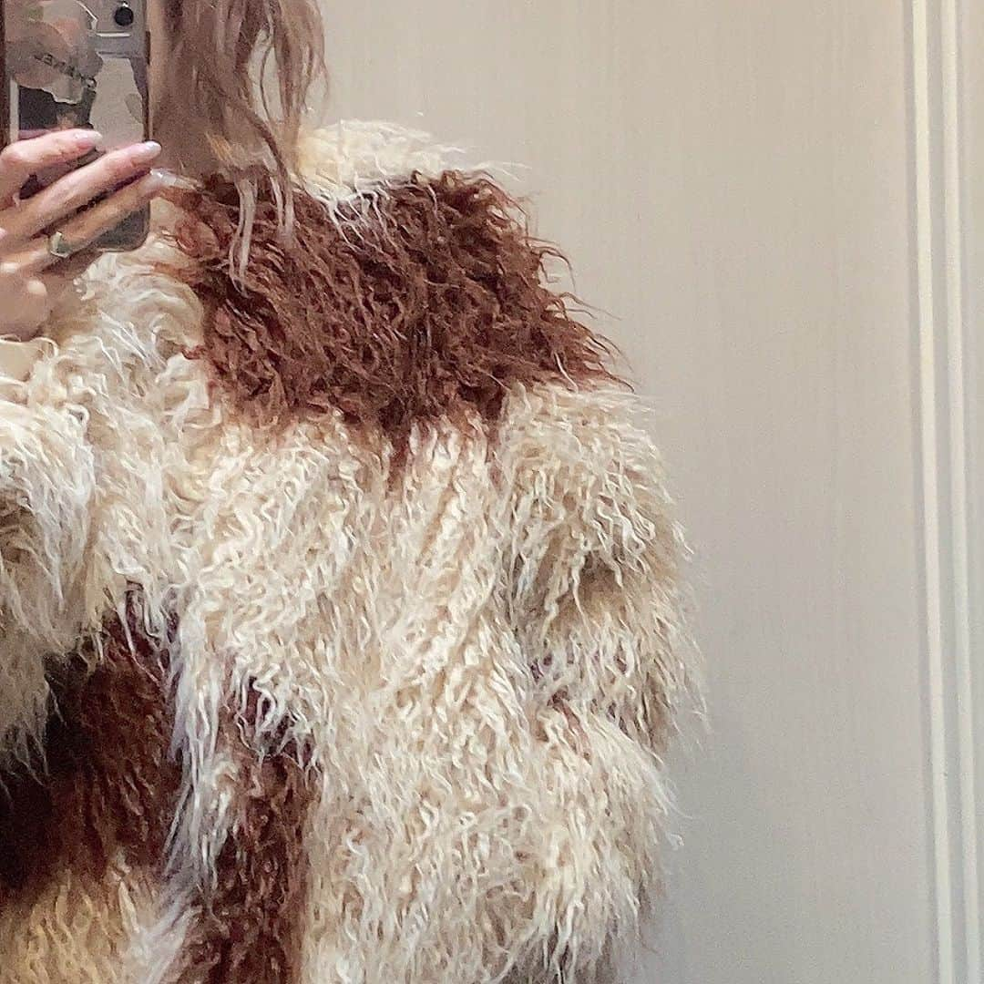 세이스타그램のインスタグラム：「雪が凄すぎるのでもけもけコートが大活躍🐑🐏🧶」