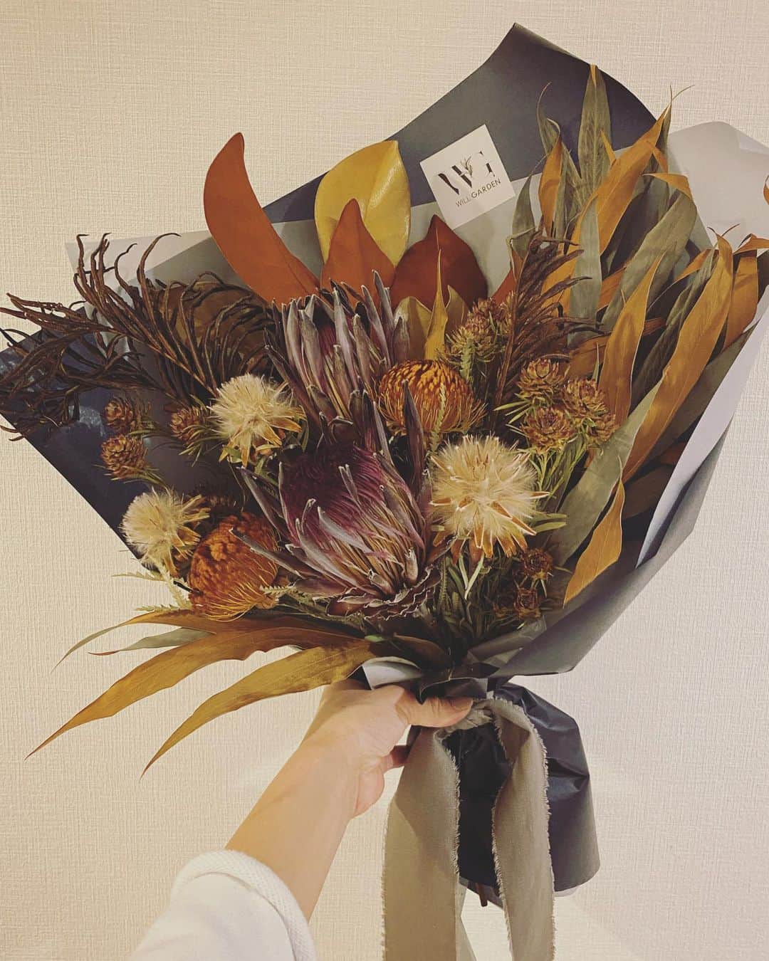 畑野ひろ子のインスタグラム：「@willgarden_official  ネイティブドライブーケ。  #flower #flowers #life #lifestyle #bouquet #dryflower #gift #サスティナブル #willgarden」