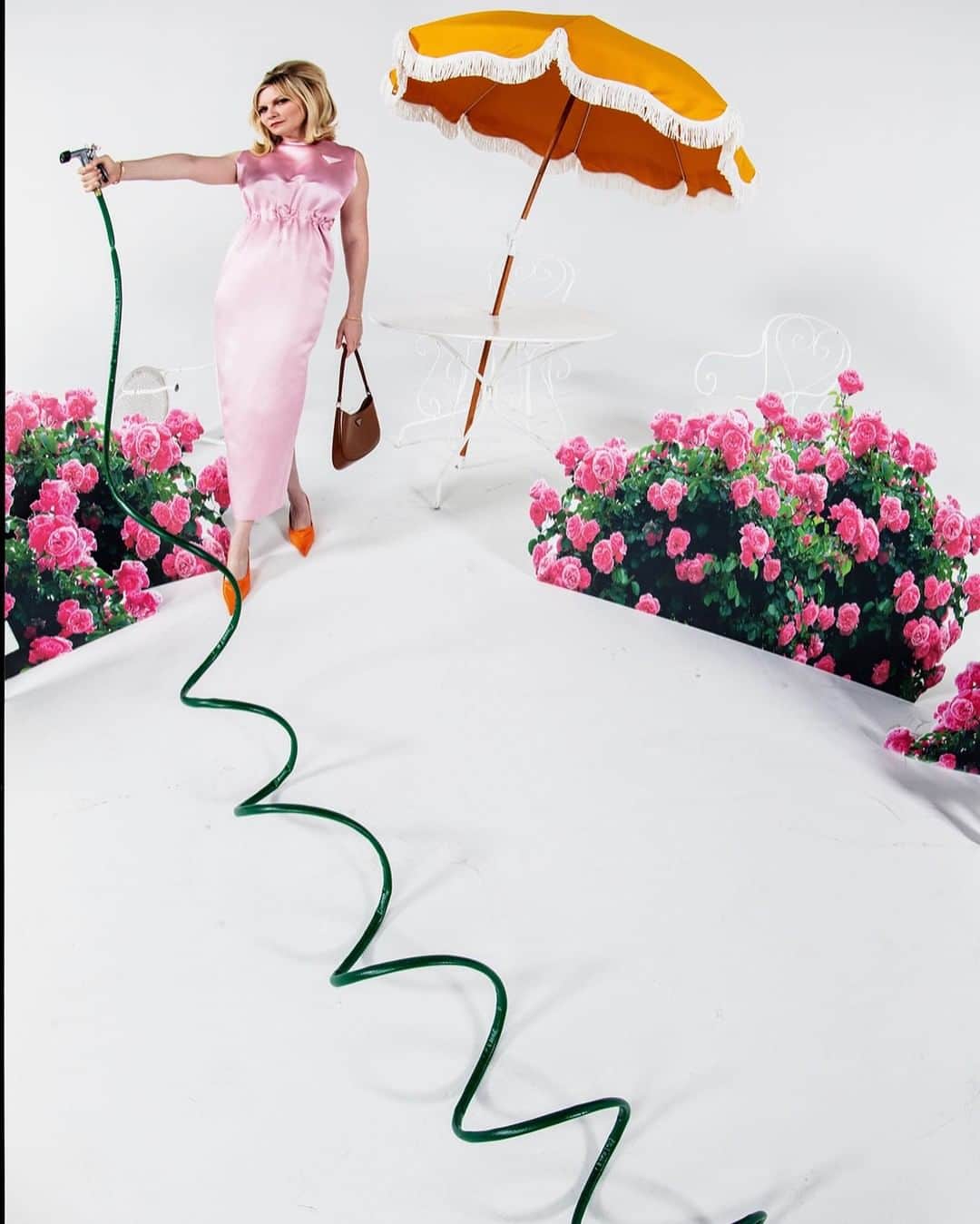 キルスティン・ダンストのインスタグラム：「Thank you @wmag for including me in this epic shoot with the one and only #TimWalker」
