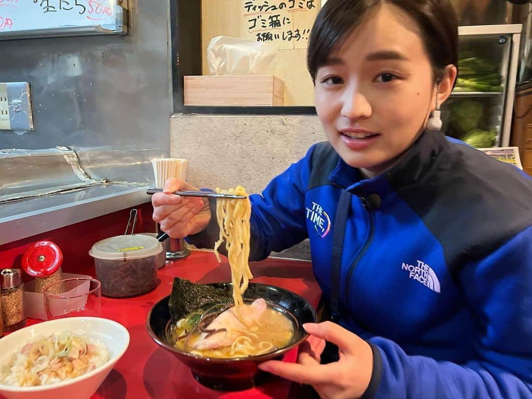 篠原梨菜さんのインスタグラム写真 - (篠原梨菜Instagram)「早朝から並びたい家系ラーメン🍜 #朝5時の美味time 横浜・和田町駅のそばの ラーメン　どんとこい家にお邪魔しました🍜 朝4時オープンで、開店早々行列ができる日もある人気店🍜　 朝8時までの「朝めしセット」を！ 濃厚ながらまろやかなしょうゆ豚骨が絶品！家系・半ラーメンと、塩チャーシューが味わい深い肉のせライス！ 美味しい、美味しすぎる！ 朝4時に並ぶのもわかる！ 家系ラーメン×塩チャーシューのせライスの相性たるや！ 朝めしセットでスタミナ満点元気100倍...！  #thetime_tbs #横浜グルメ  #和田町 #家系ラーメン  #しょうゆ豚骨 #塩チャーシュー #肉のせライス #朝めしセット #どんとこい家  #ラーメン #tbs #tbsアナウンサー  #篠原梨菜」1月13日 11時15分 - shinorinatbs