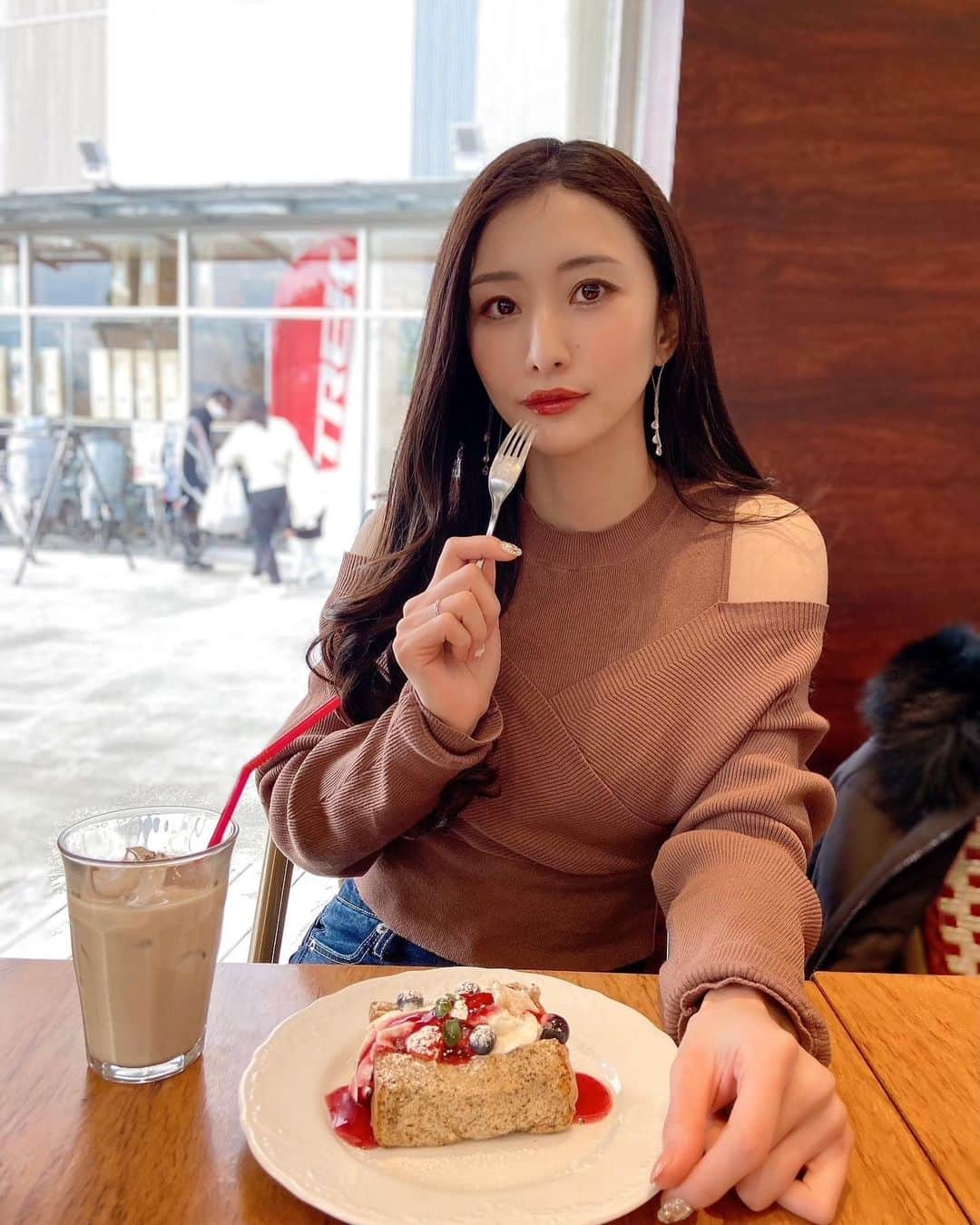 のインスタグラム：「わんちゃんと一緒だったのでドッグカフェに入ったよ☕️ わんちゃん用のメニューもあって、喜んで食べてくれてた🥺♥️ キャットカフェもできたらいいのにな〜！笑  #ドッグカフェ #カフェ #カフェ巡り #カフェすたぐらむ #cafe #café」