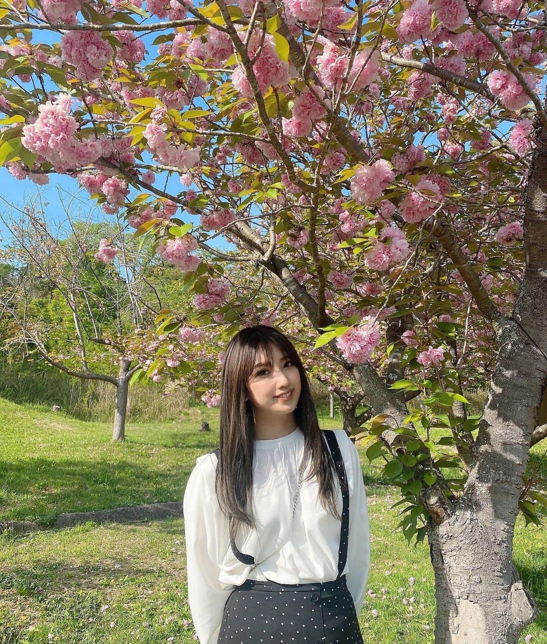 YUMIKAのインスタグラム：「年末年始はとにかく寝正月しちゃった🥷 仕事が始まってバッタバタだったので ようやく自分のリズムになってきた🐥遅  遅ればせながら本年も どうぞ宜しくお願い申し上げます💓🍭  今年も健康で穏やかに過ごせますように⛩ #謹賀新年 #sns #ゆるりと #更新して参る〜」