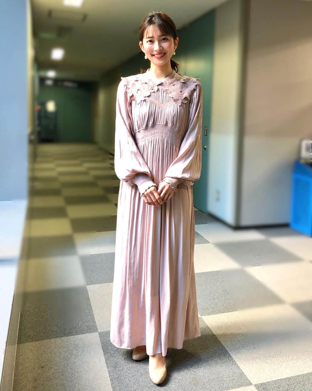 山本里菜さんのインスタグラム写真 - (山本里菜Instagram)「. ピンクの襟が可愛いワンピースでした💕  ひるおび衣装 one-piece...COCO DEAL  #ワンピース　#襟　#襟付き　#ピンク　#ピンクワンピ　#ファッション」1月13日 15時47分 - rinayamamoto_0622