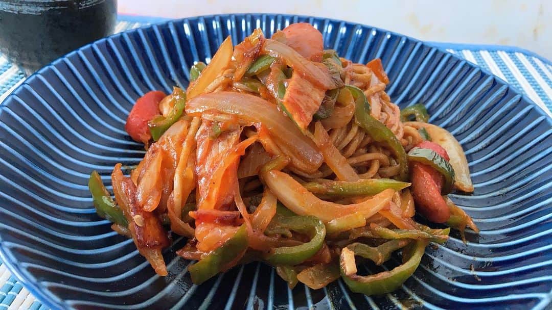 帯広さやかのインスタグラム：「蕎麦でナポリタン。 年末用に買ってあったものでした。😂 soba.」